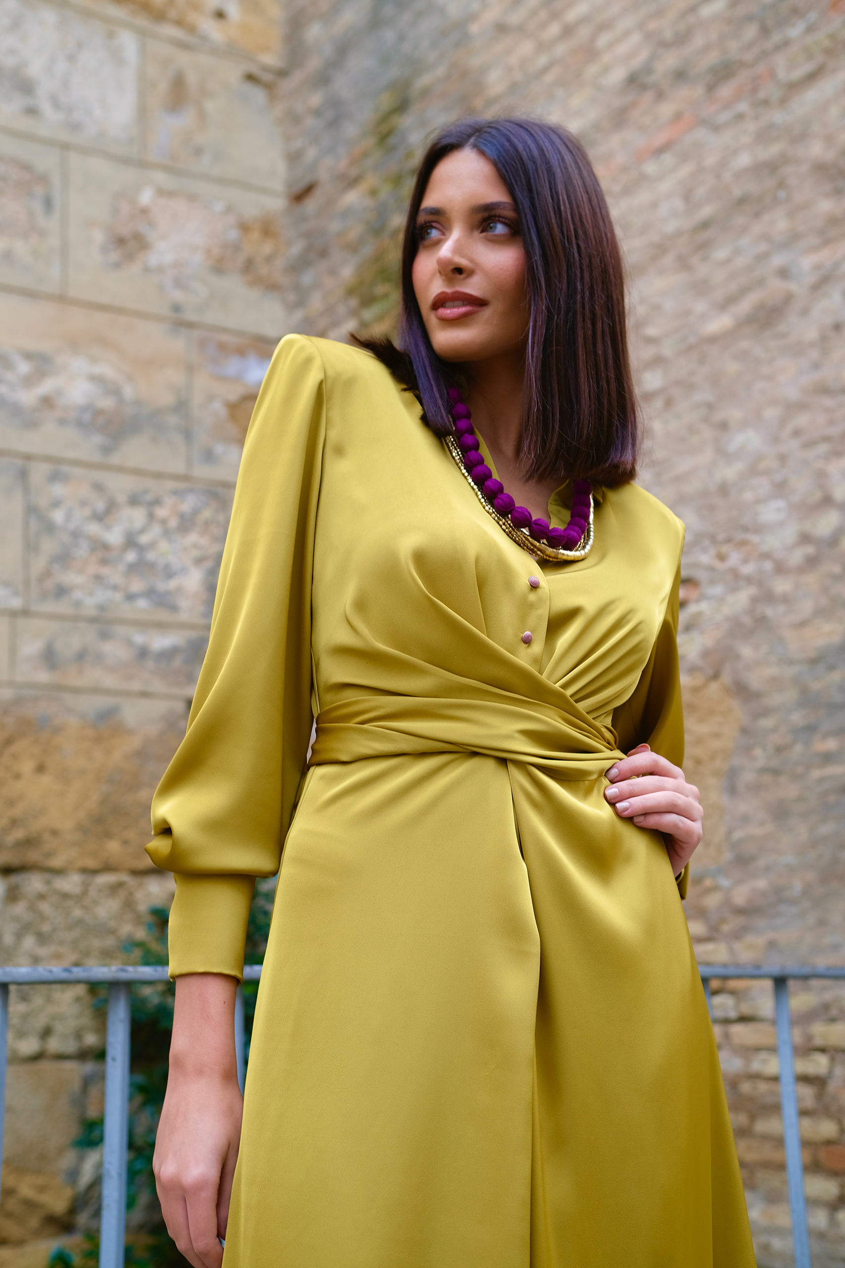 Vestido Fendi: Corte Camisero Ideal para cualquier Ocasión