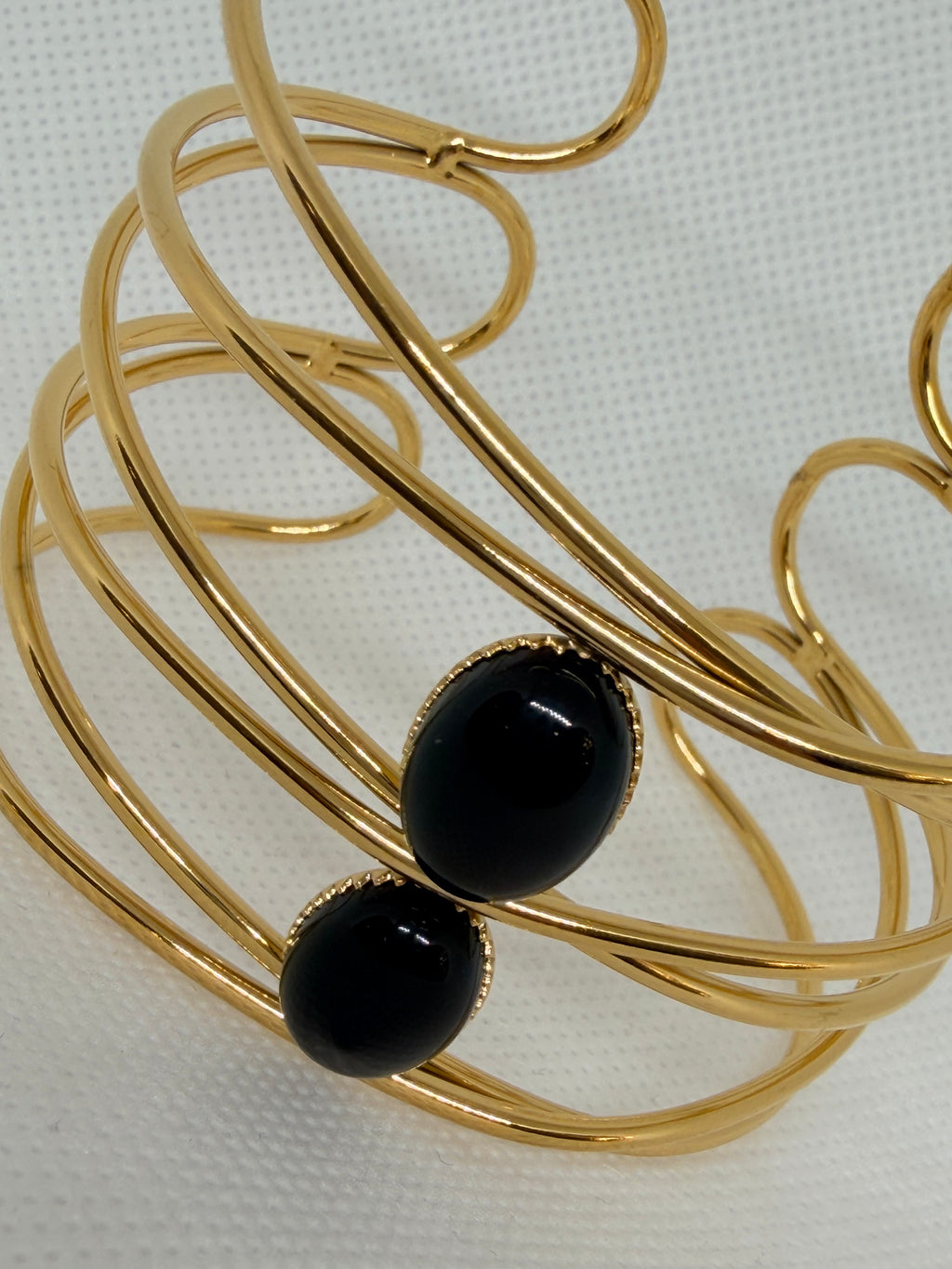 Brazalete Black: Ideal Para complementar cualquier Look
