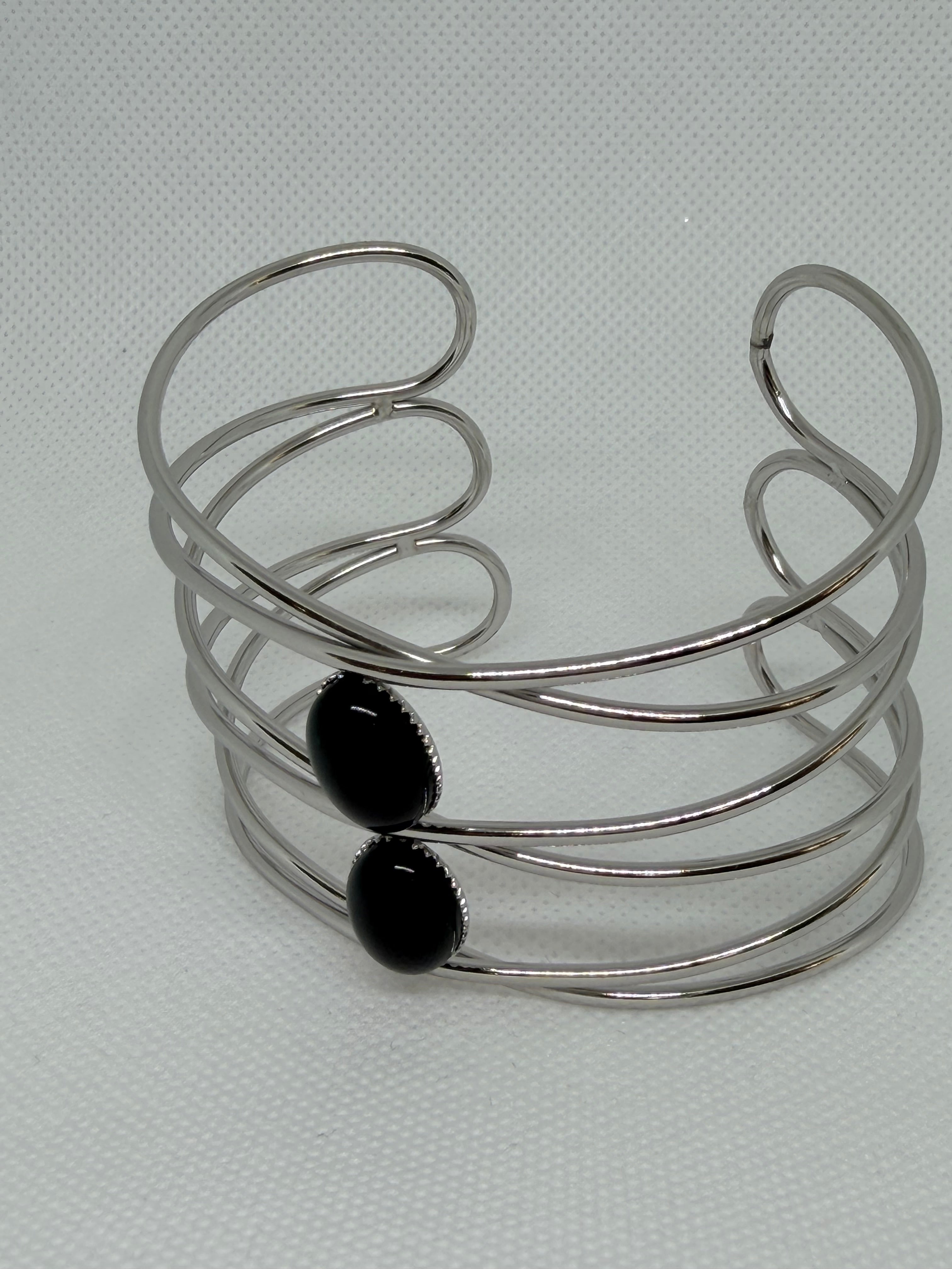Brazalete Black: Ideal Para complementar cualquier Look