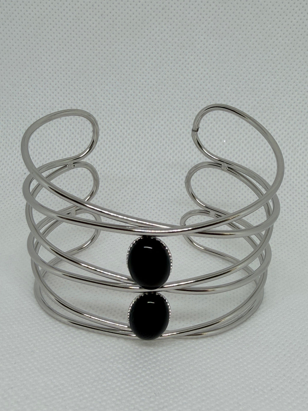 Brazalete Black: Ideal Para complementar cualquier Look