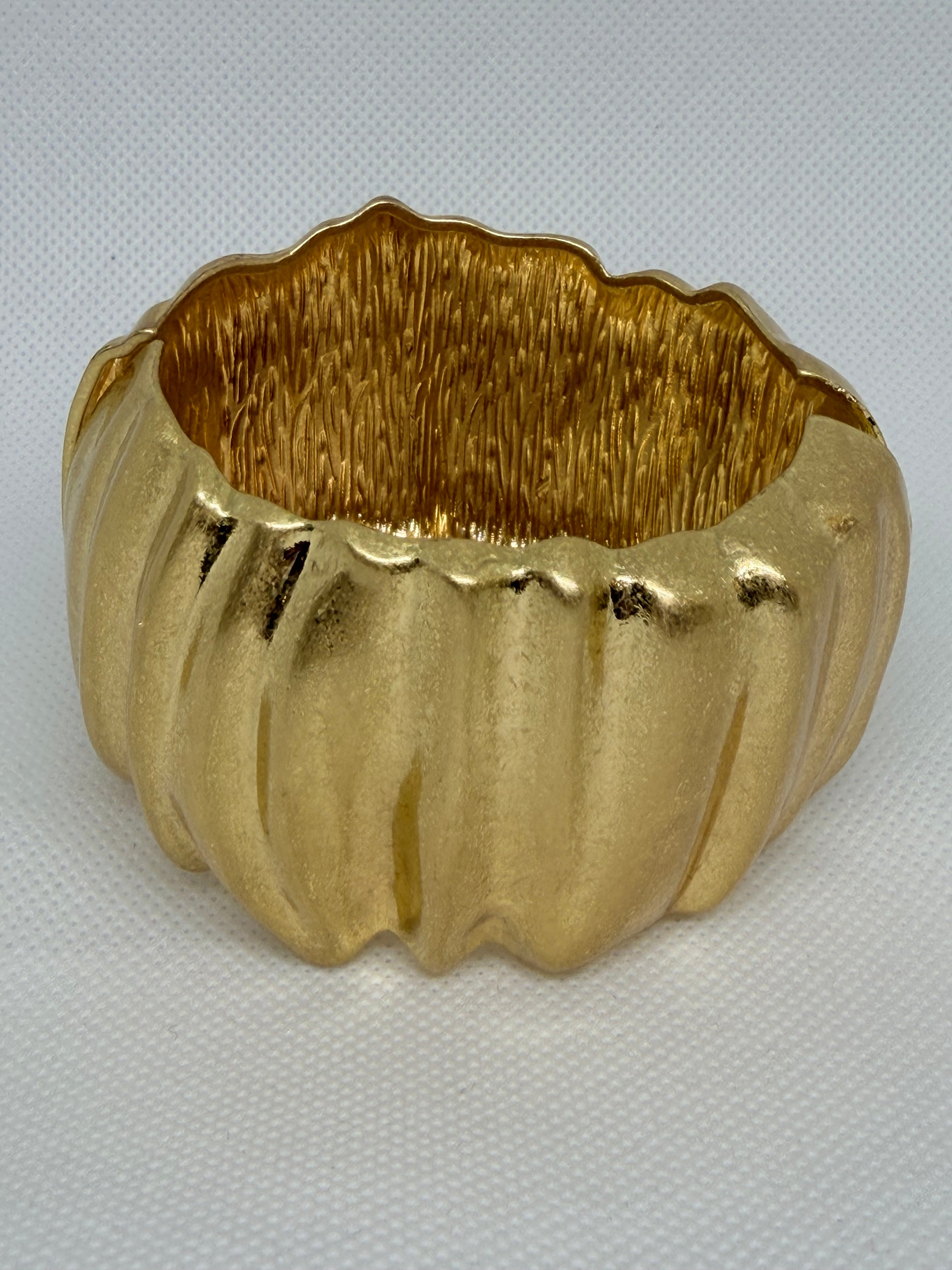 Brazalete Cañón: Ideal Para complementar cualquier Look