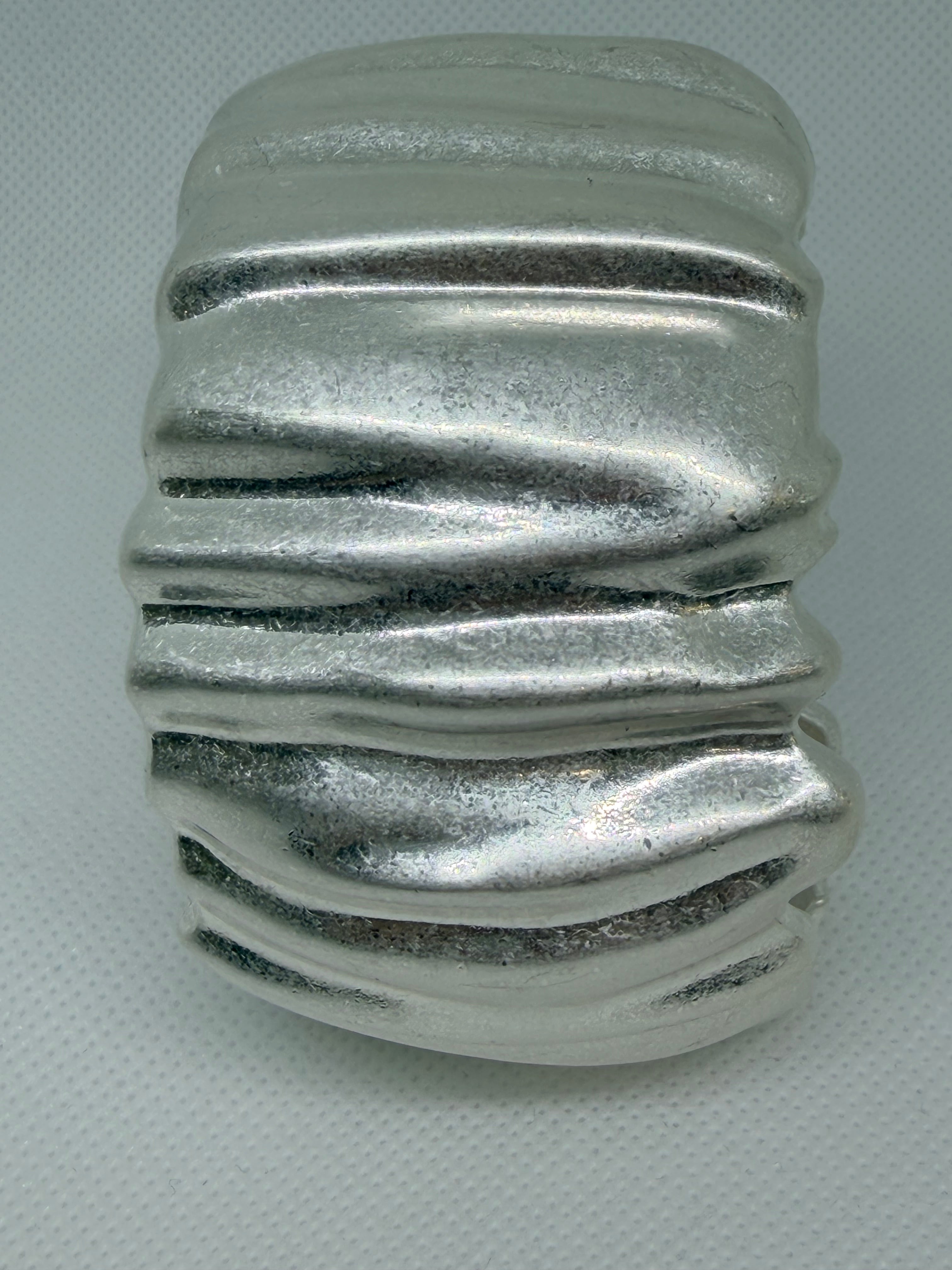 Brazalete Cañón: Ideal Para complementar cualquier Look