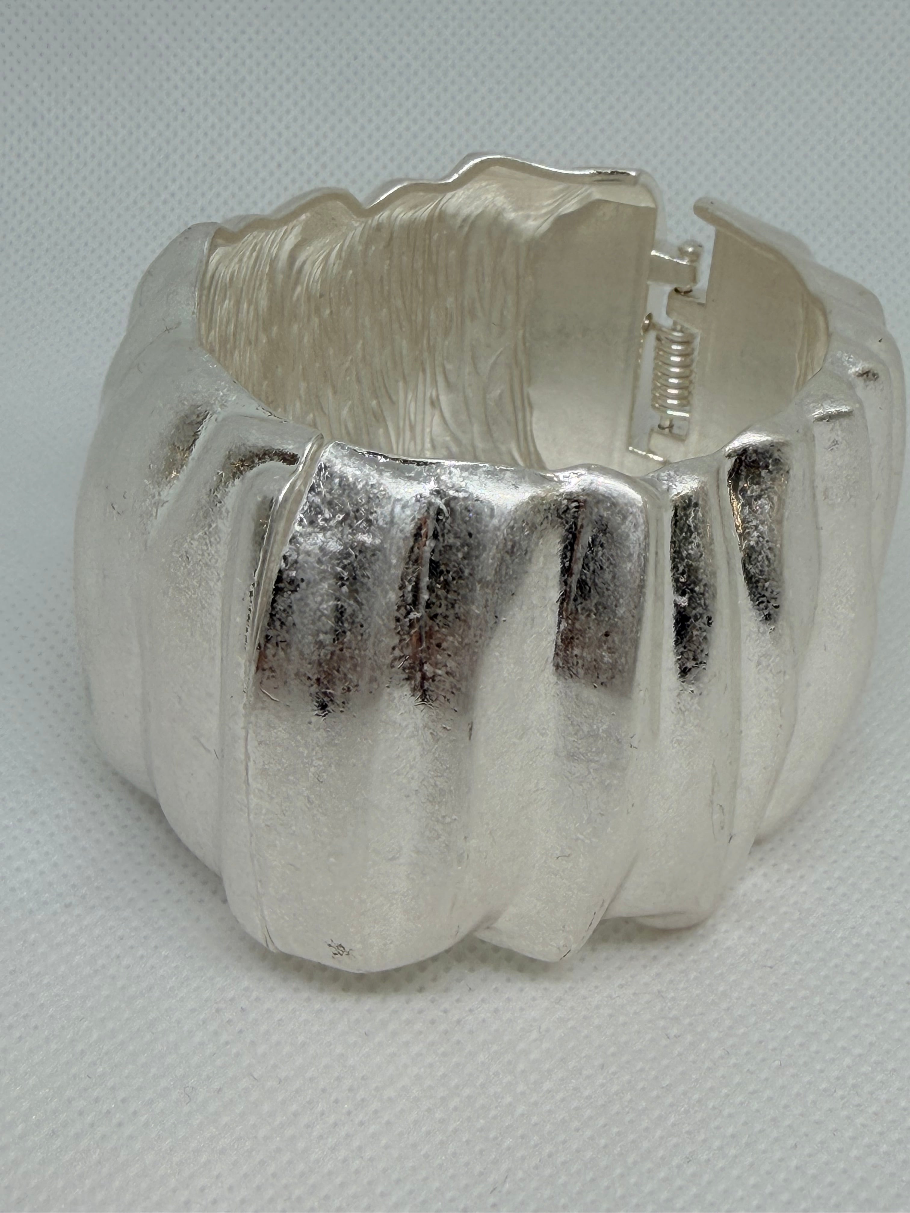 Brazalete Cañón: Ideal Para complementar cualquier Look