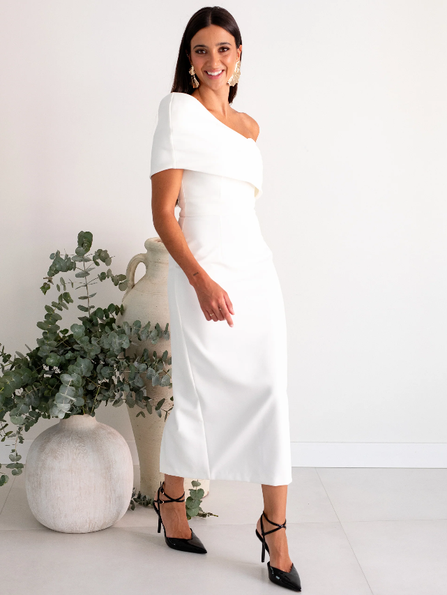Vestido Naeme: Corte Asimetrico marcando Elegancia