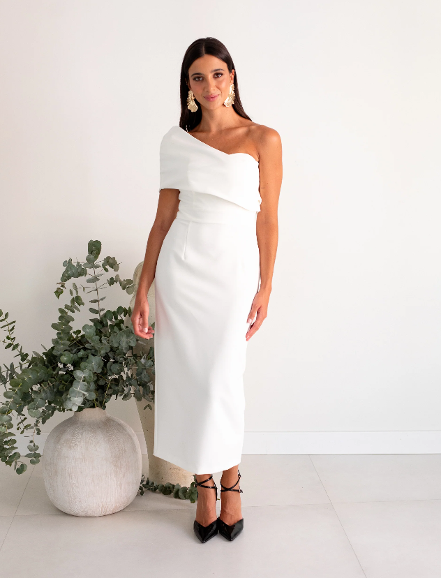 Vestido Naeme: Corte Asimetrico marcando Elegancia
