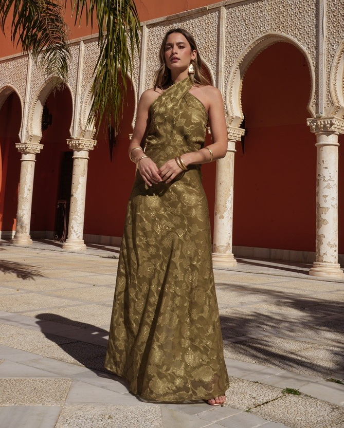 Vestido Aitana: Corte Largo Ideal para Eventos de Noche