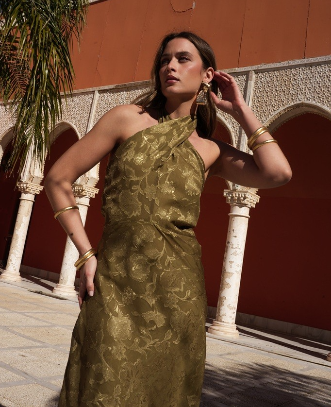 Vestido Aitana: Corte Largo Ideal para Eventos de Noche