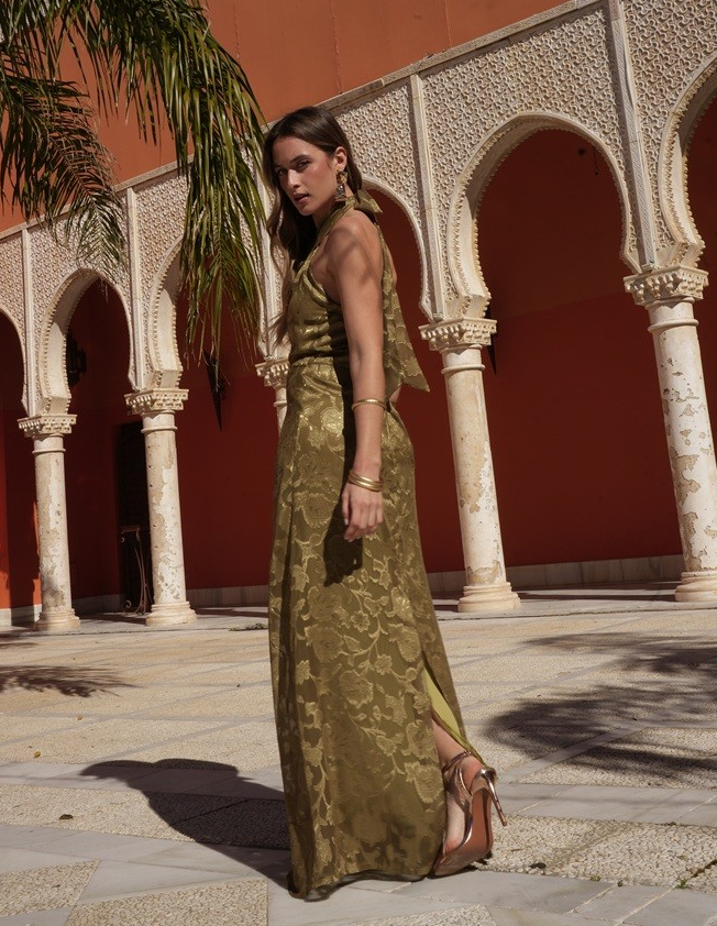 Vestido Aitana: Corte Largo Ideal para Eventos de Noche