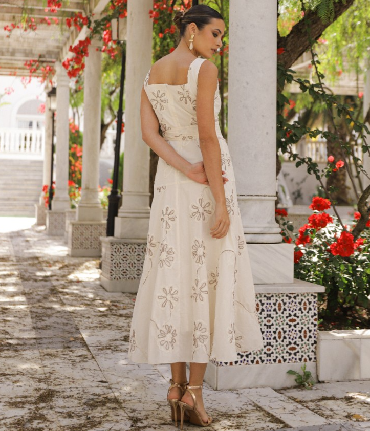 Vestido Orilla: Elegancia con Estilo Propio