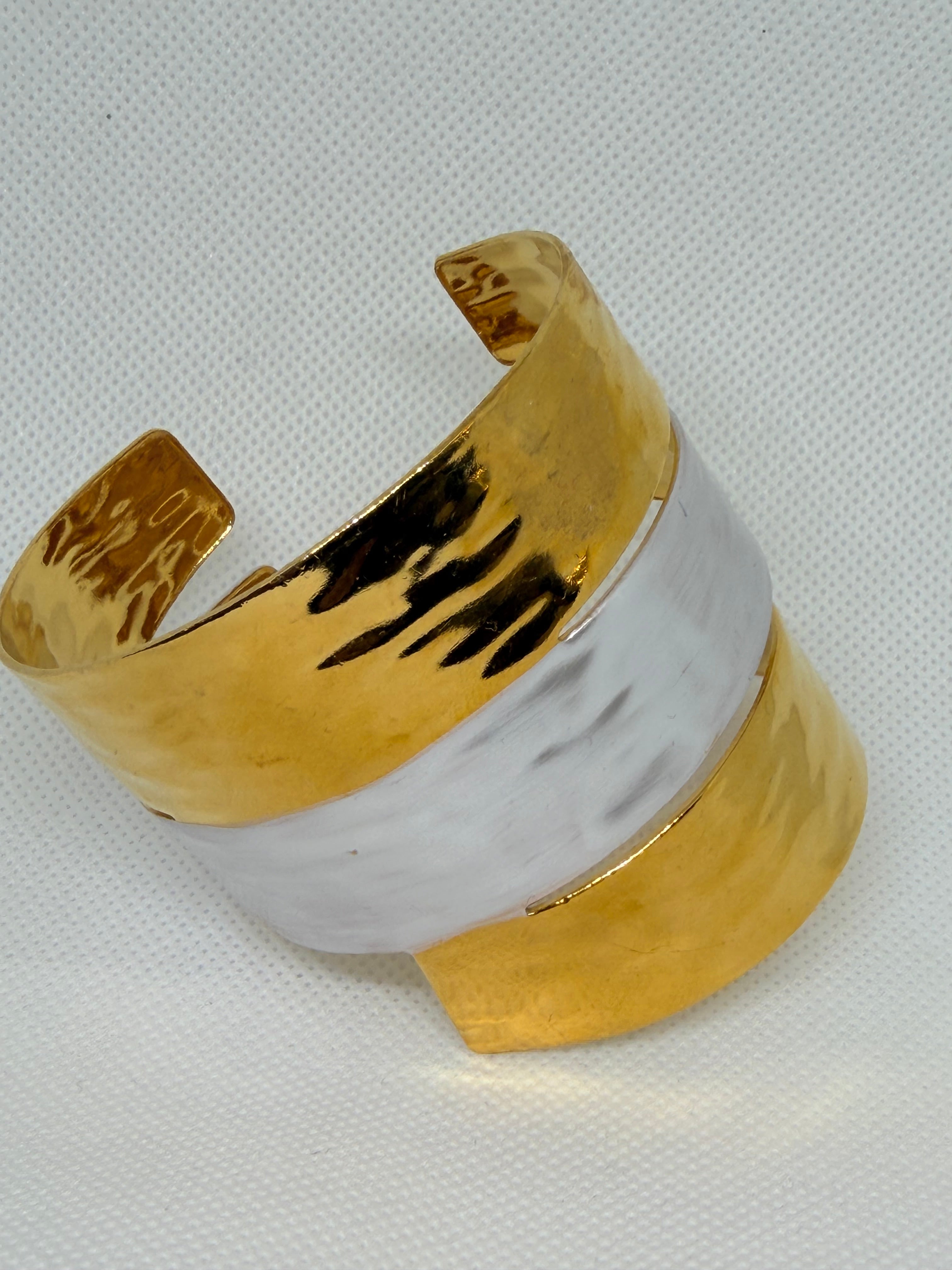 Brazalete Combi: Ideal Para complementar cualquier Look