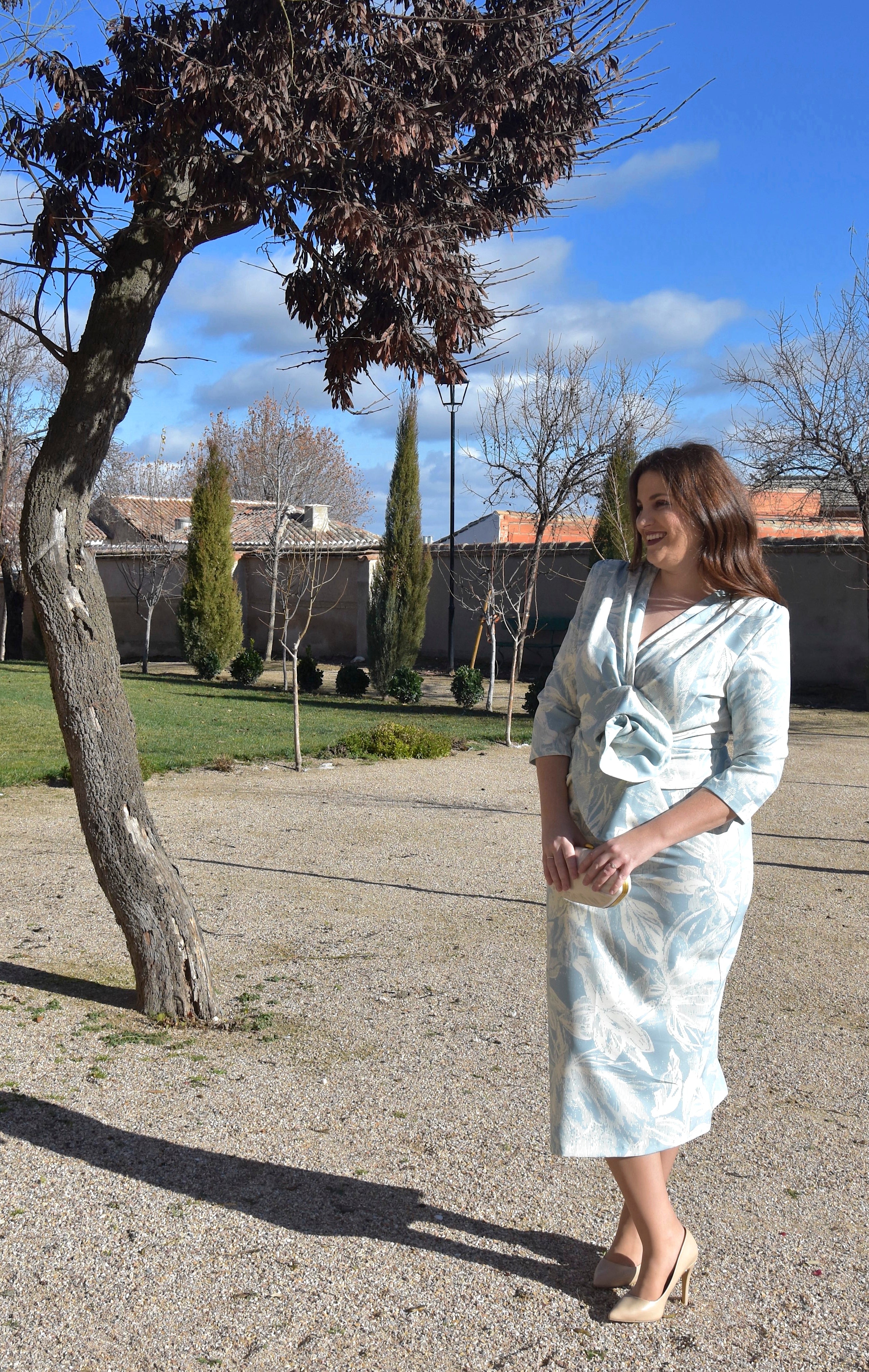 Vestido Seoul: Romanticismo y Luz en Corte Midi