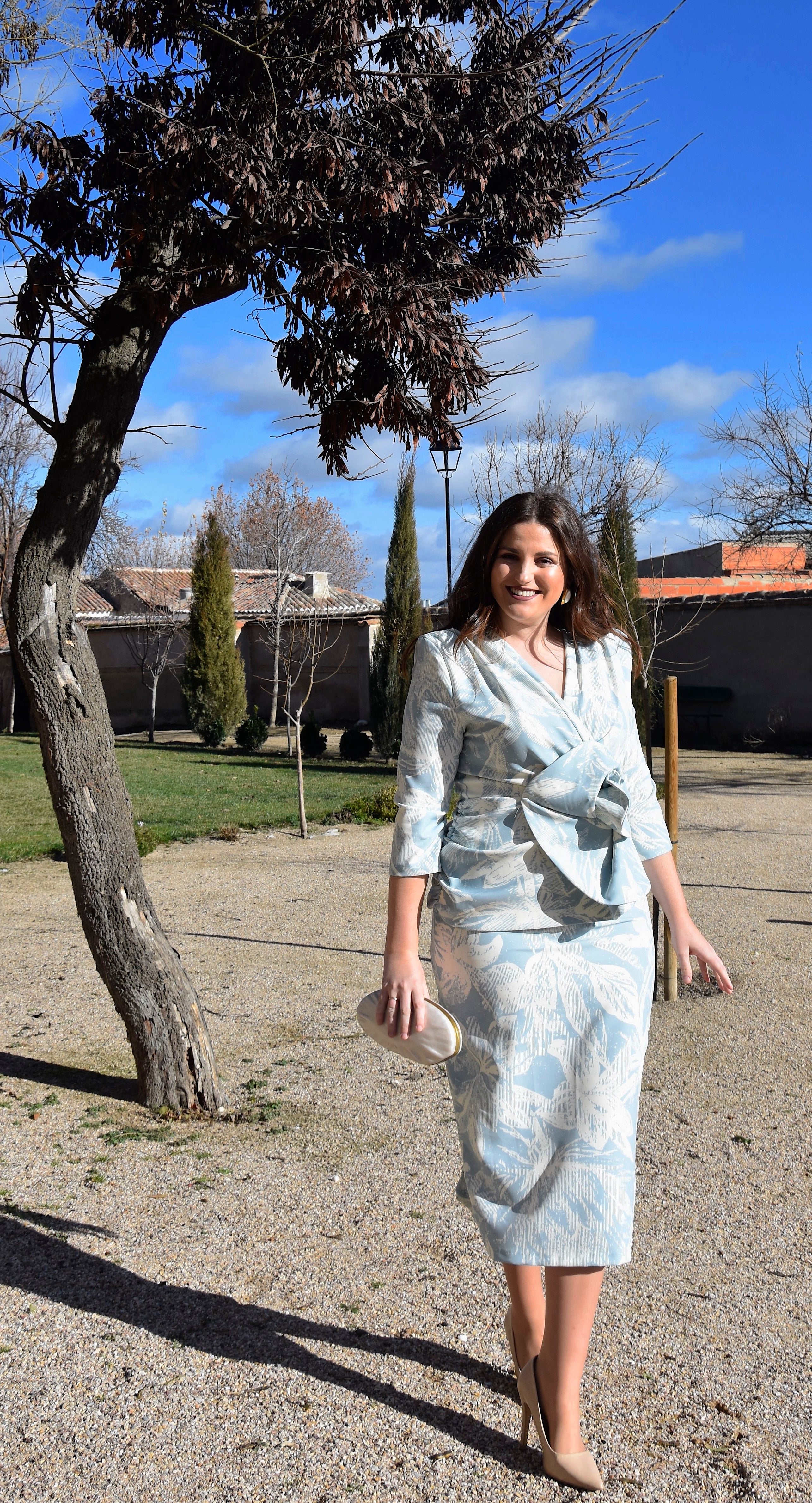 Vestido Seoul: Romanticismo y Luz en Corte Midi