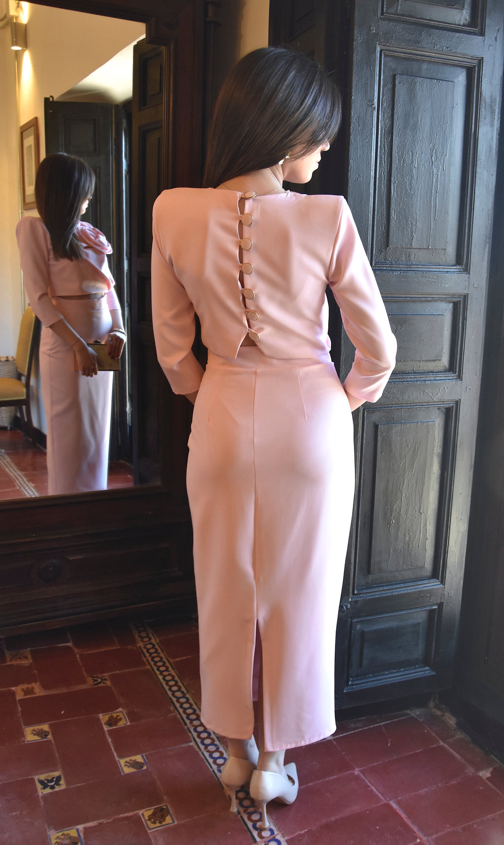 Conjunto Victoria: Dos Piezas con Flor en Hombro y Falda Midi para Mamá de Comunión e Invitada