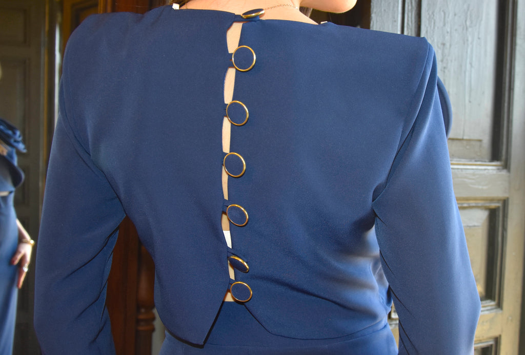 Conjunto Victoria: Dos Piezas con Flor en Hombro y Falda Midi para Mamá de Comunión e Invitada