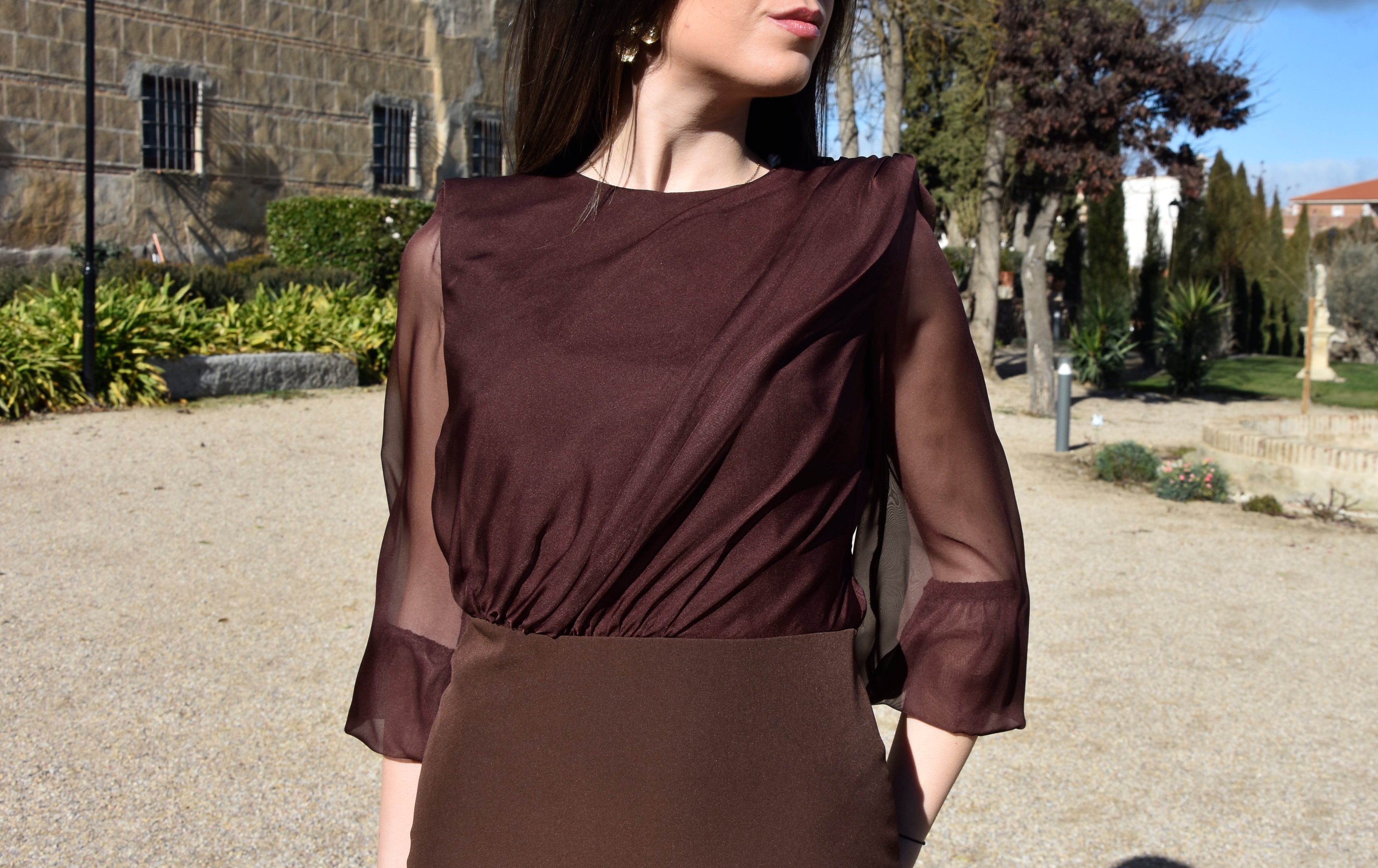 Vestido Latte: Elegancia Midi con Cuerpo en Gasa para Mamá de Comunión e Invitada