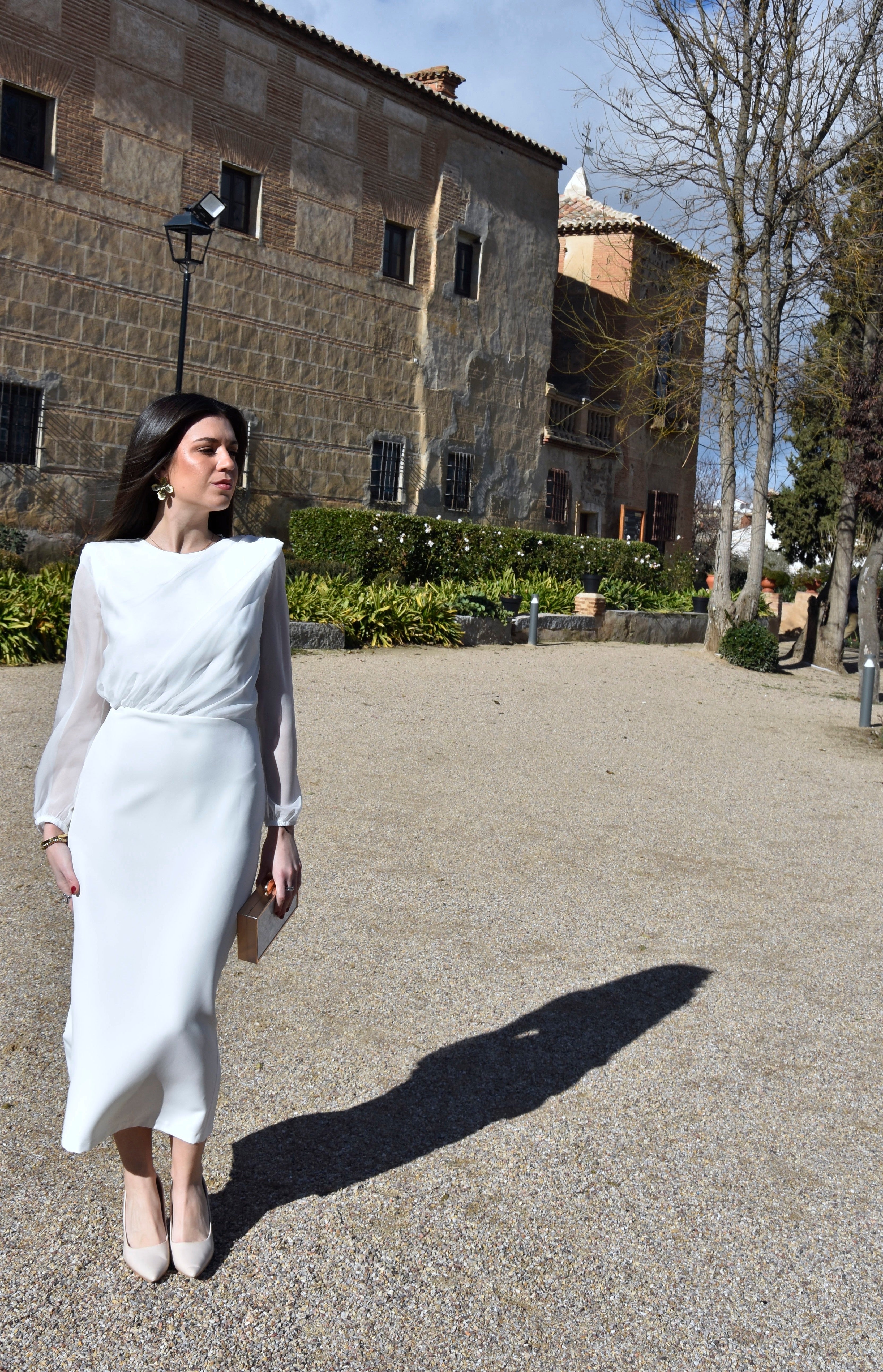 Vestido Latte: Elegancia Midi con Cuerpo en Gasa para Mamá de Comunión e Invitada