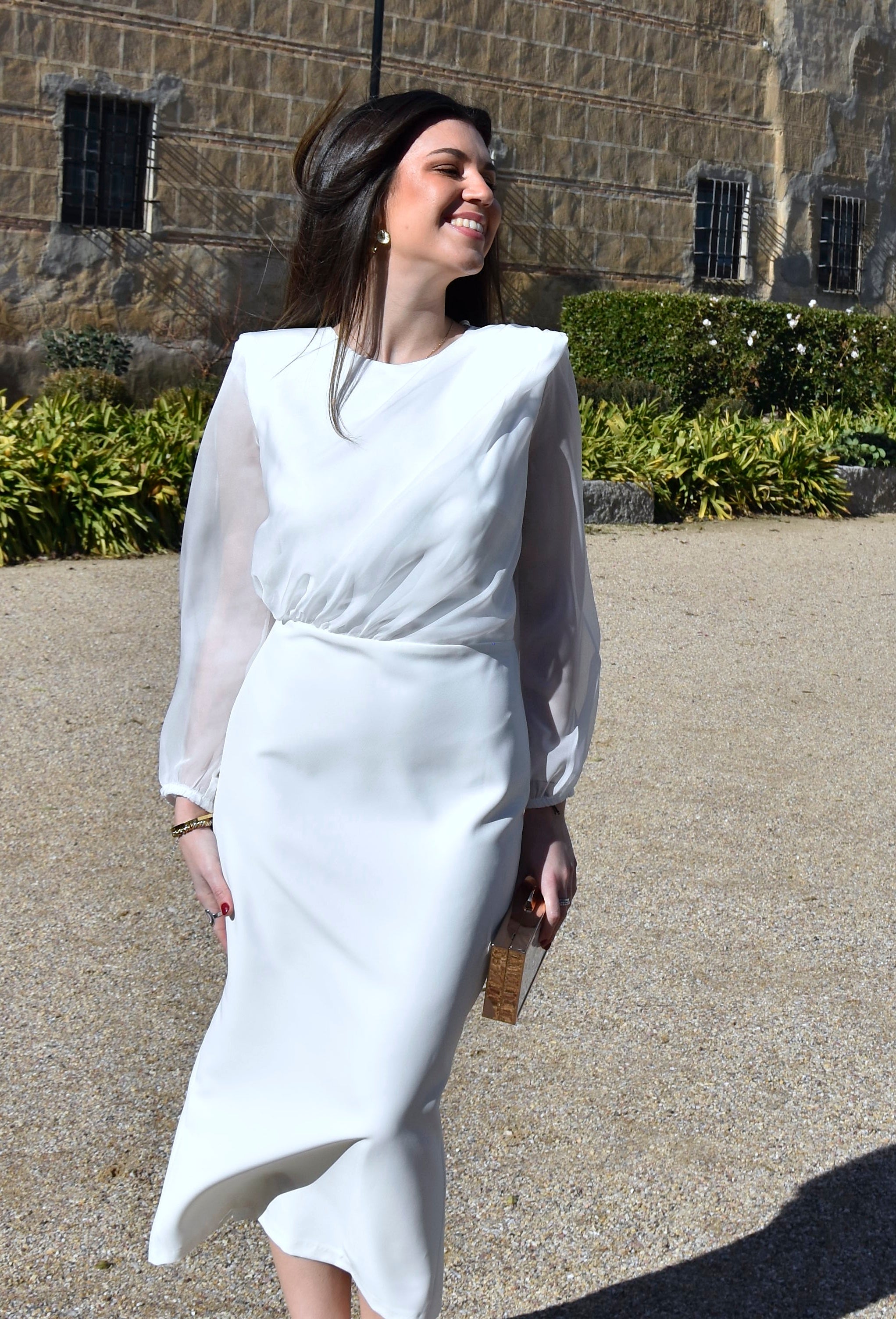 Vestido Latte: Elegancia Midi con Cuerpo en Gasa para Mamá de Comunión e Invitada