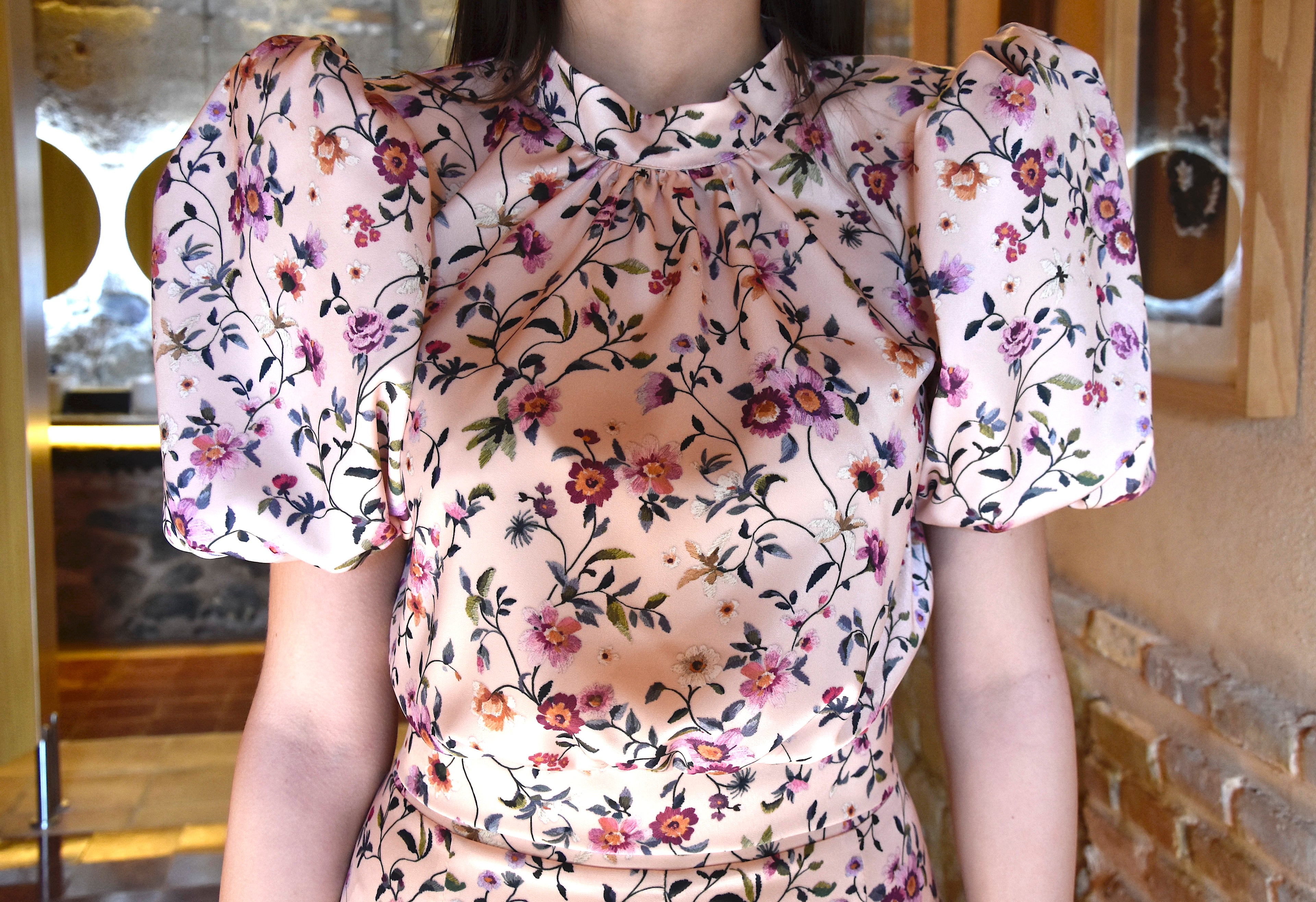 Conjunto Antonella: Dos Piezas con Manga Abullonada y Falda Midi para Mamá de Comunión e Invitada