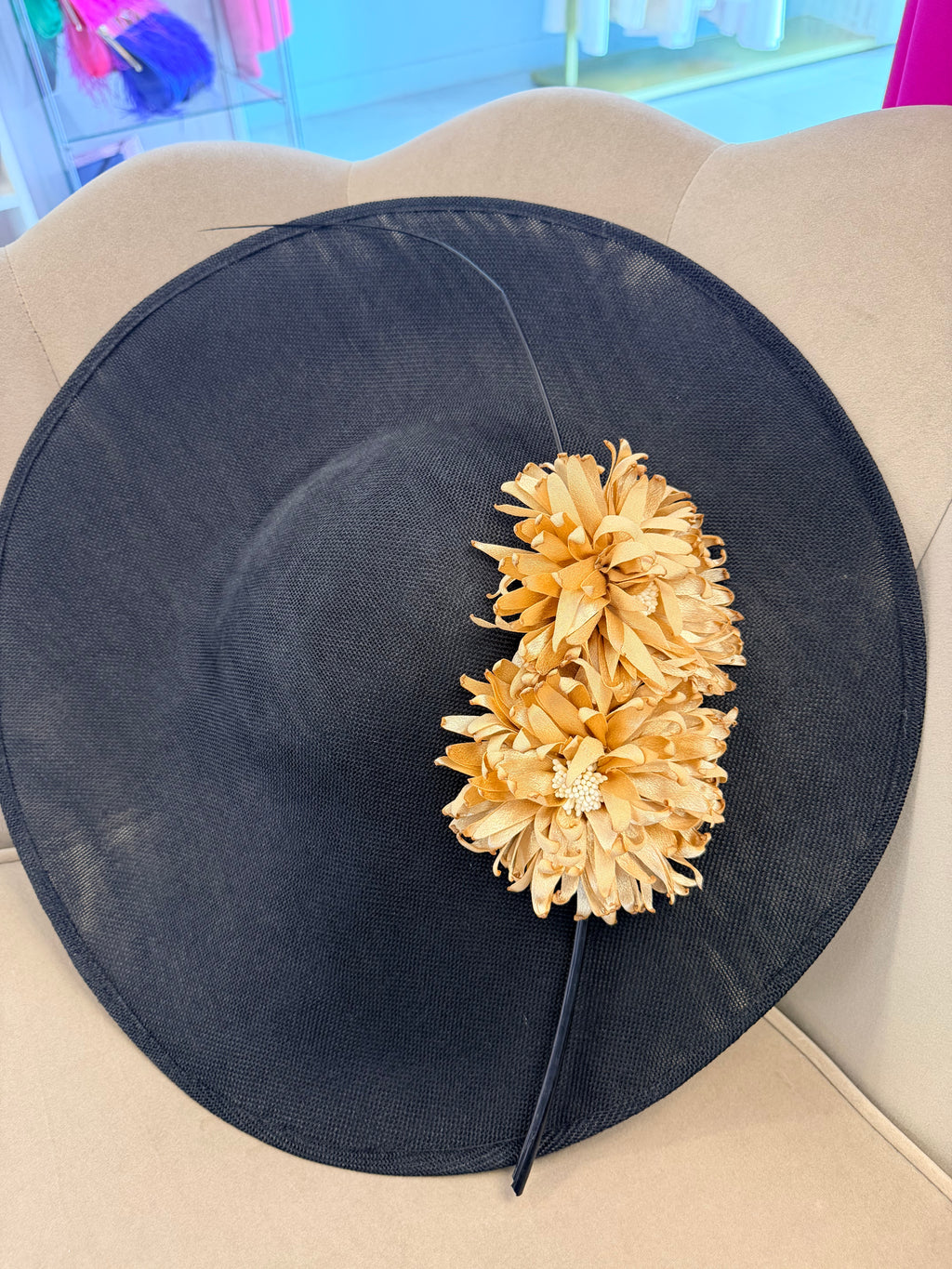 Pamela Gardenia: Ideal para Complementar Tu Look de Invitada de Día