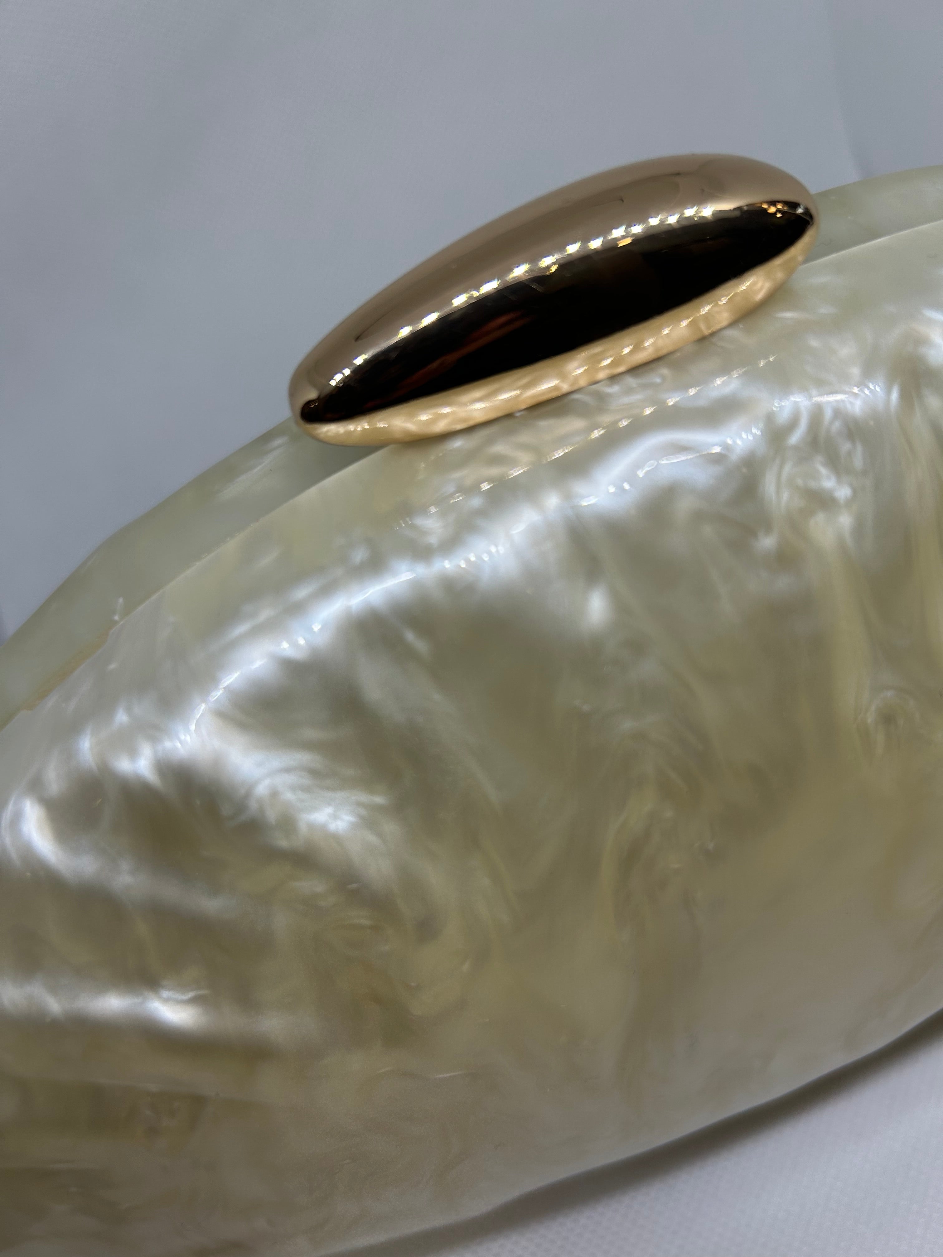 Bolso Toledo: Bolso Nacarado Elegante para cualquier evento.