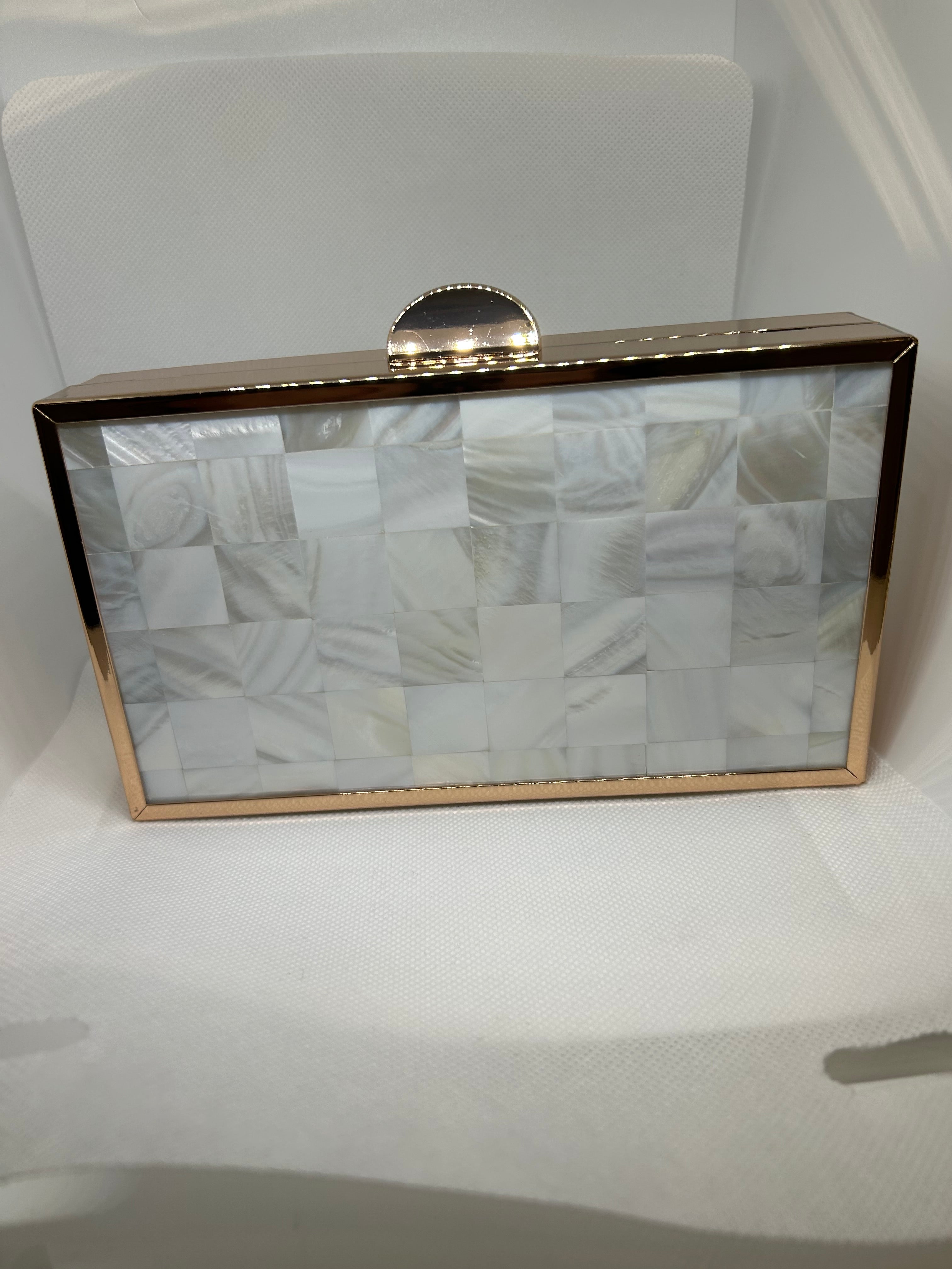 Bolso Madrina: Bolso Nacarado Elegante para cualquier evento.