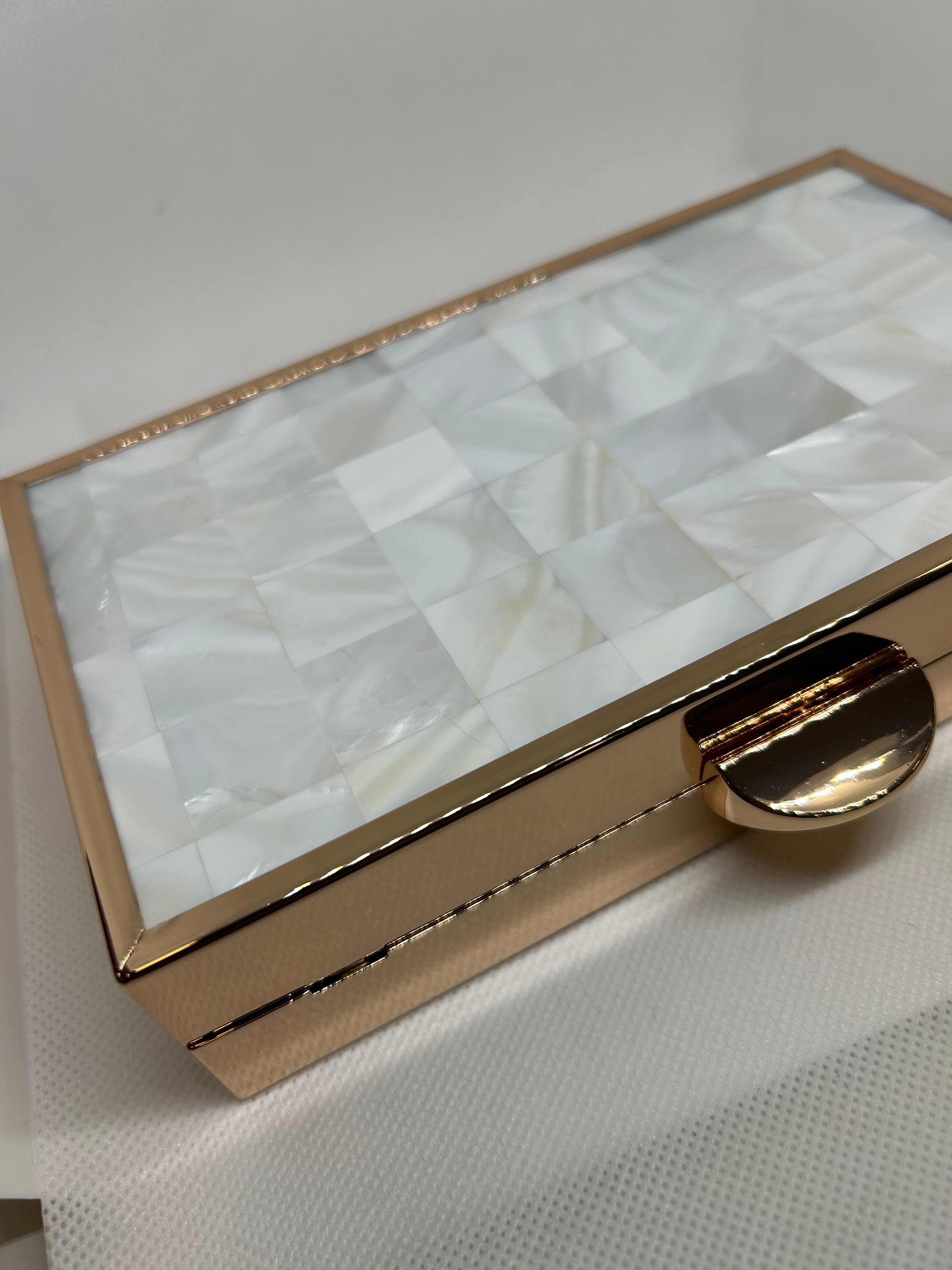 Bolso Madrina: Bolso Nacarado Elegante para cualquier evento.