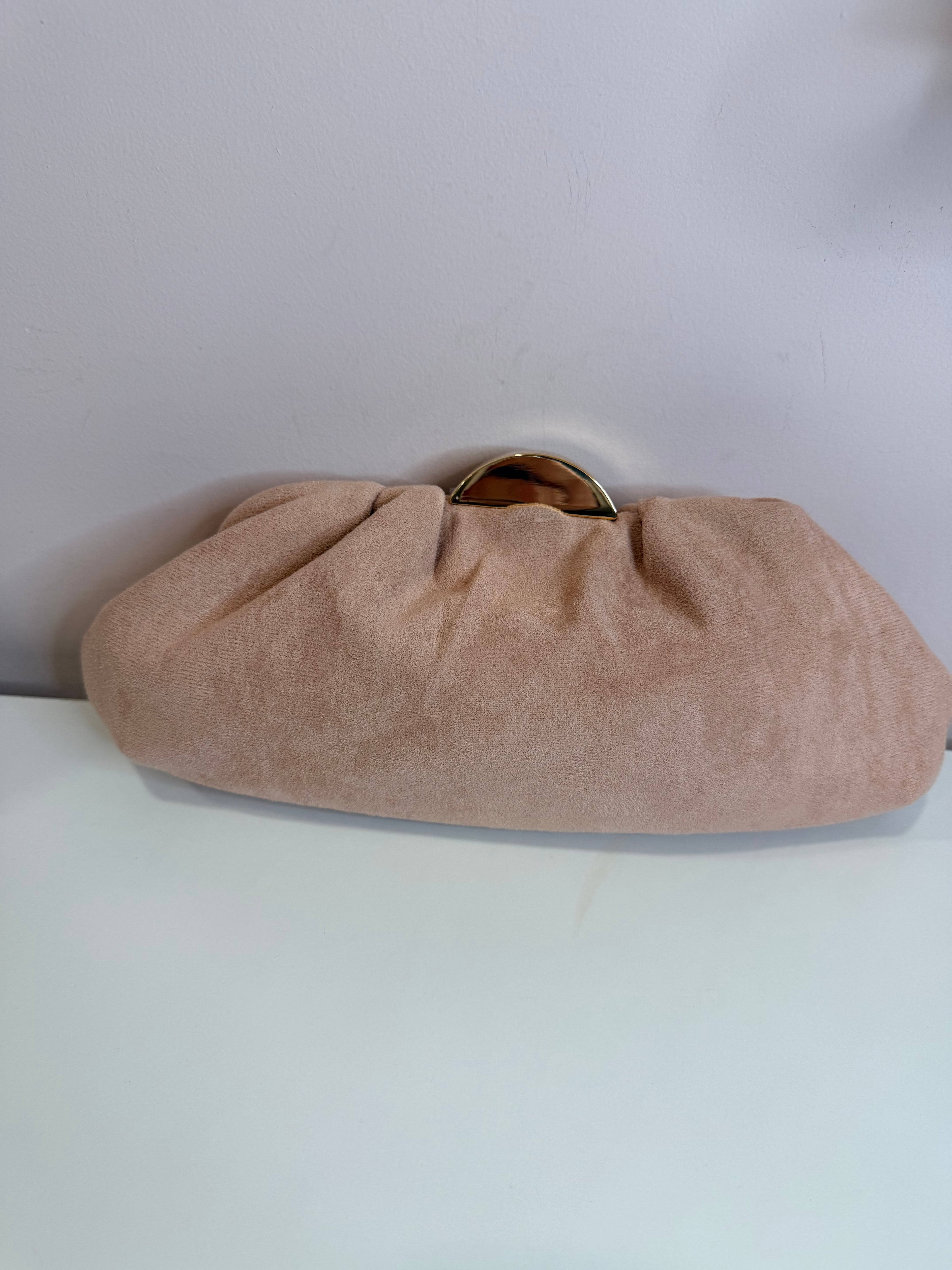 Bolso Petra: Bolso Aterciopelado Elegante para cualquier evento.