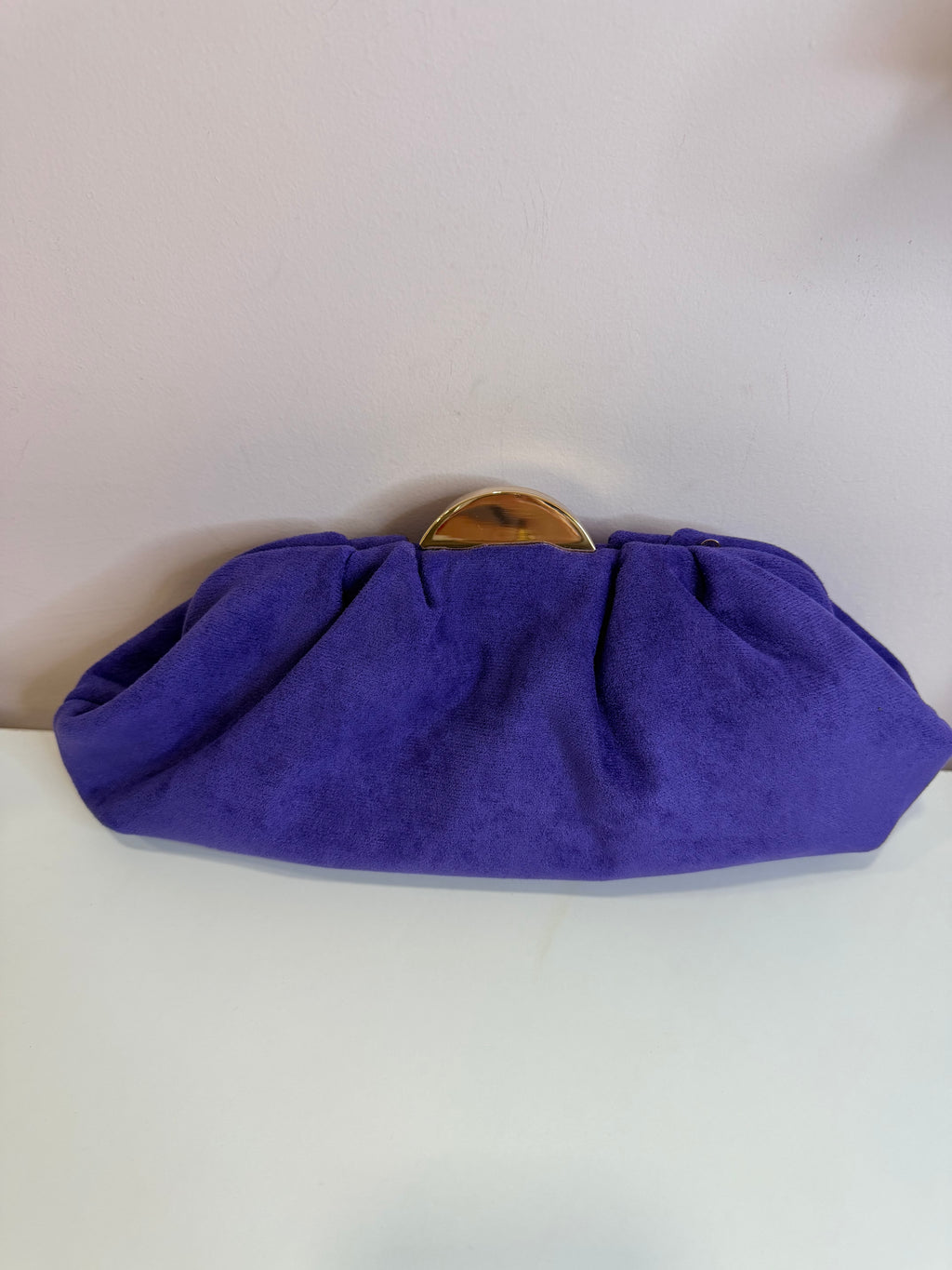 Bolso Petra: Bolso Aterciopelado Elegante para cualquier evento.