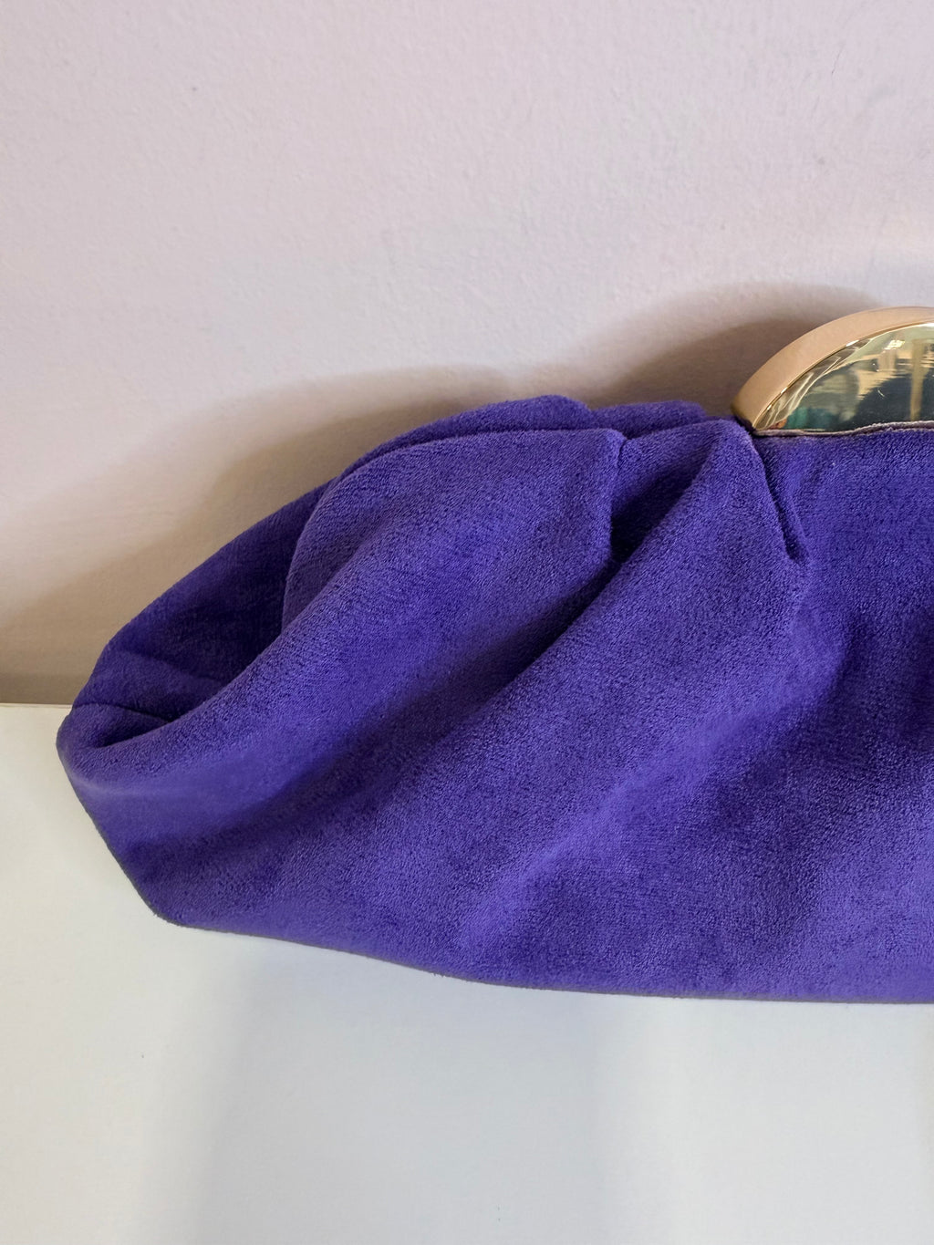 Bolso Petra: Bolso Aterciopelado Elegante para cualquier evento.