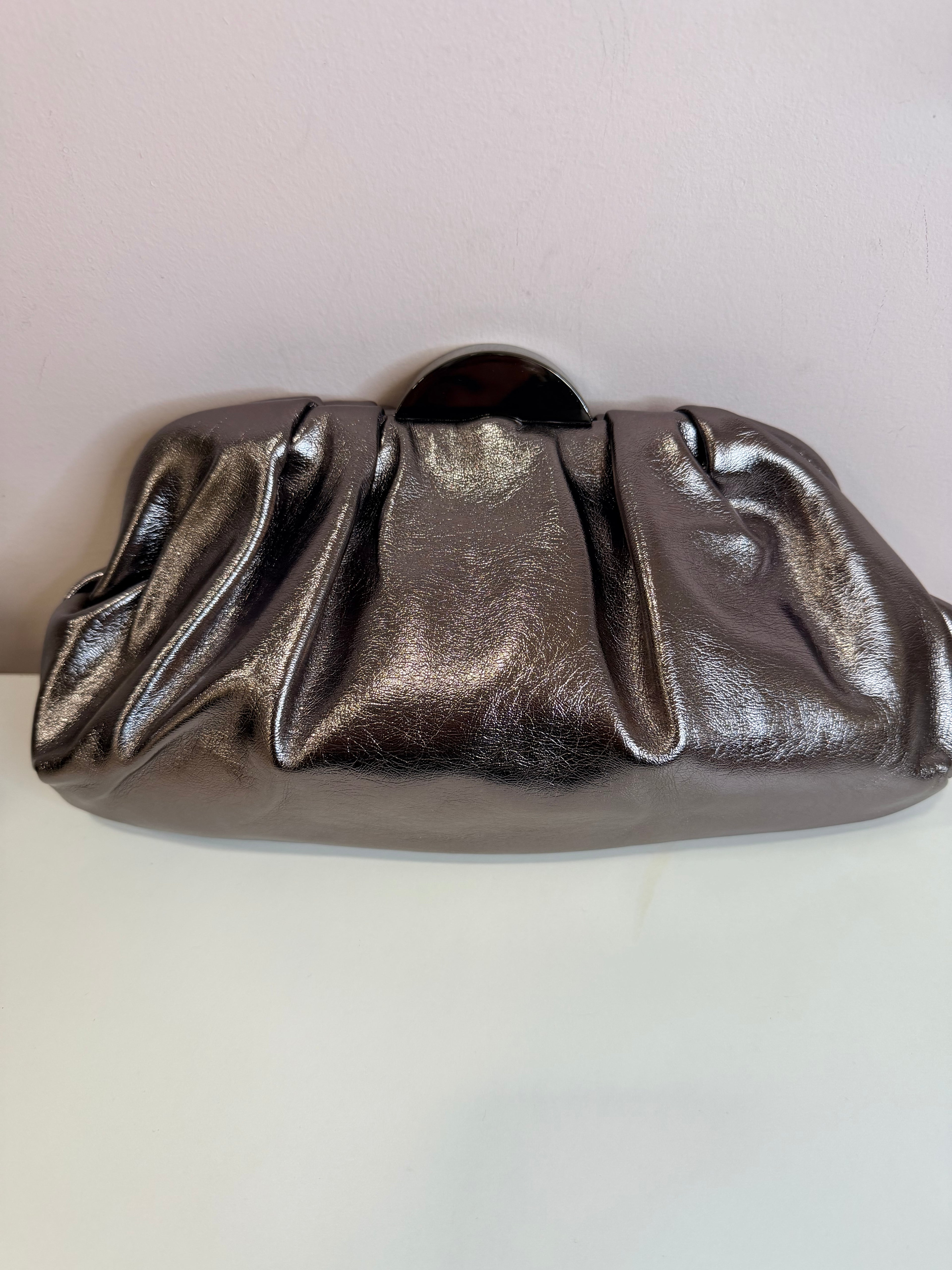 Bolso Petra: Bolso Aterciopelado Elegante para cualquier evento.