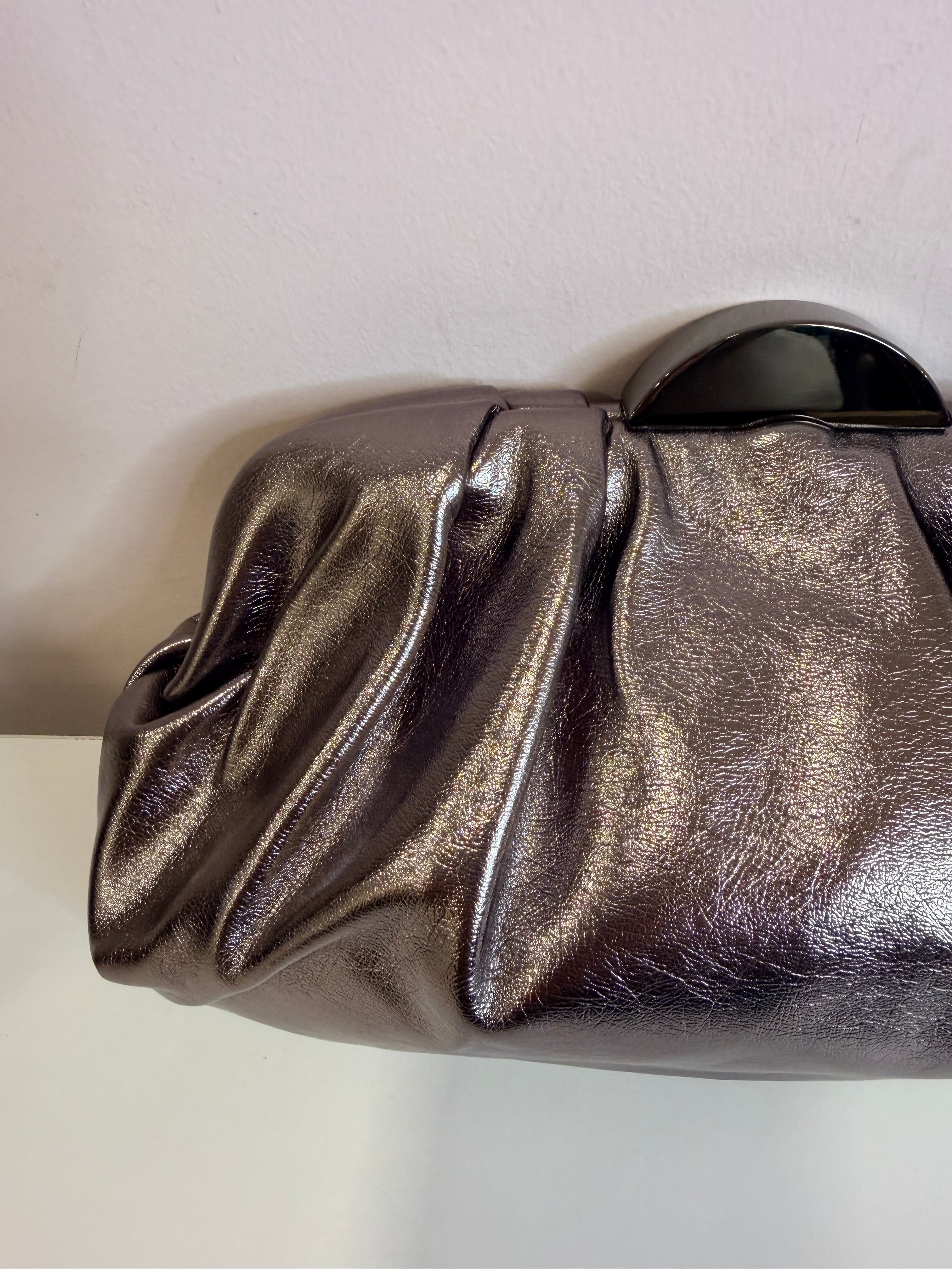 Bolso Petra: Bolso Aterciopelado Elegante para cualquier evento.