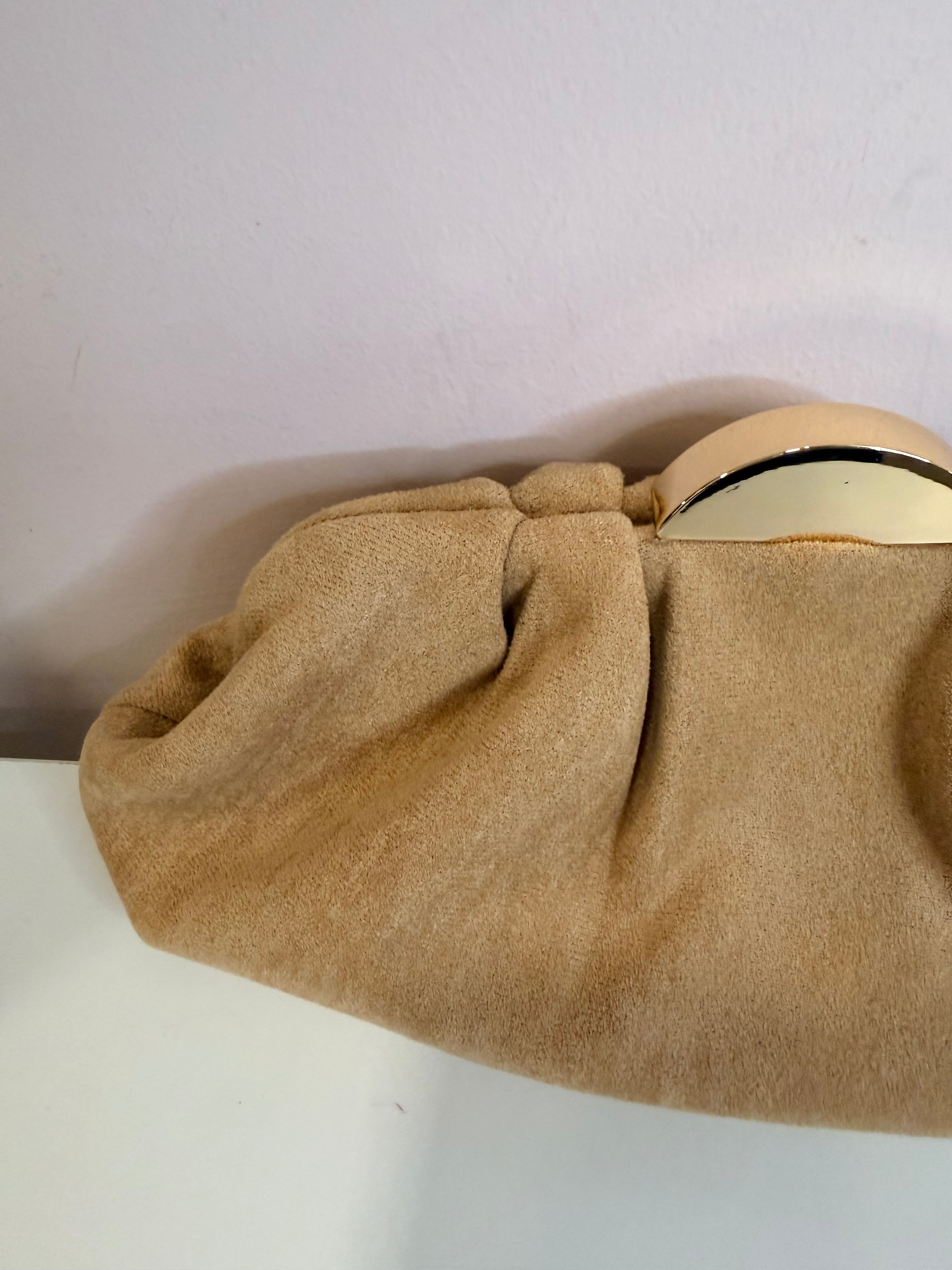Bolso Petra: Bolso Aterciopelado Elegante para cualquier evento.