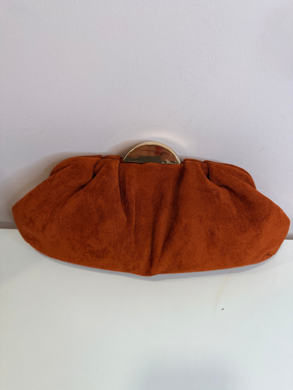 Bolso Petra: Bolso Aterciopelado Elegante para cualquier evento.