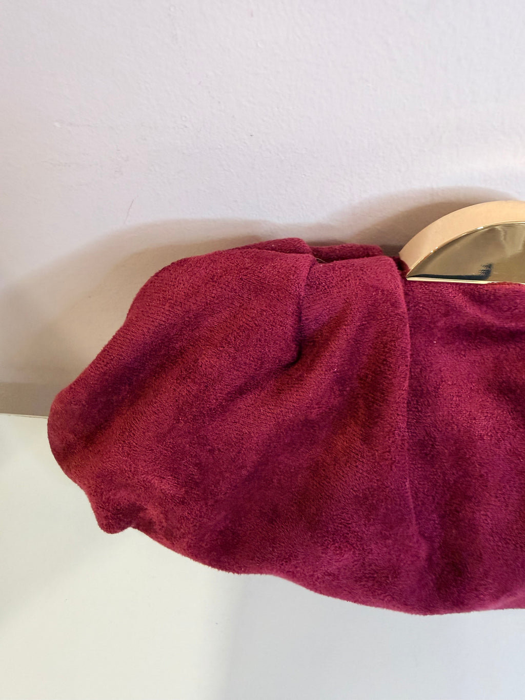 Bolso Petra: Bolso Aterciopelado Elegante para cualquier evento.