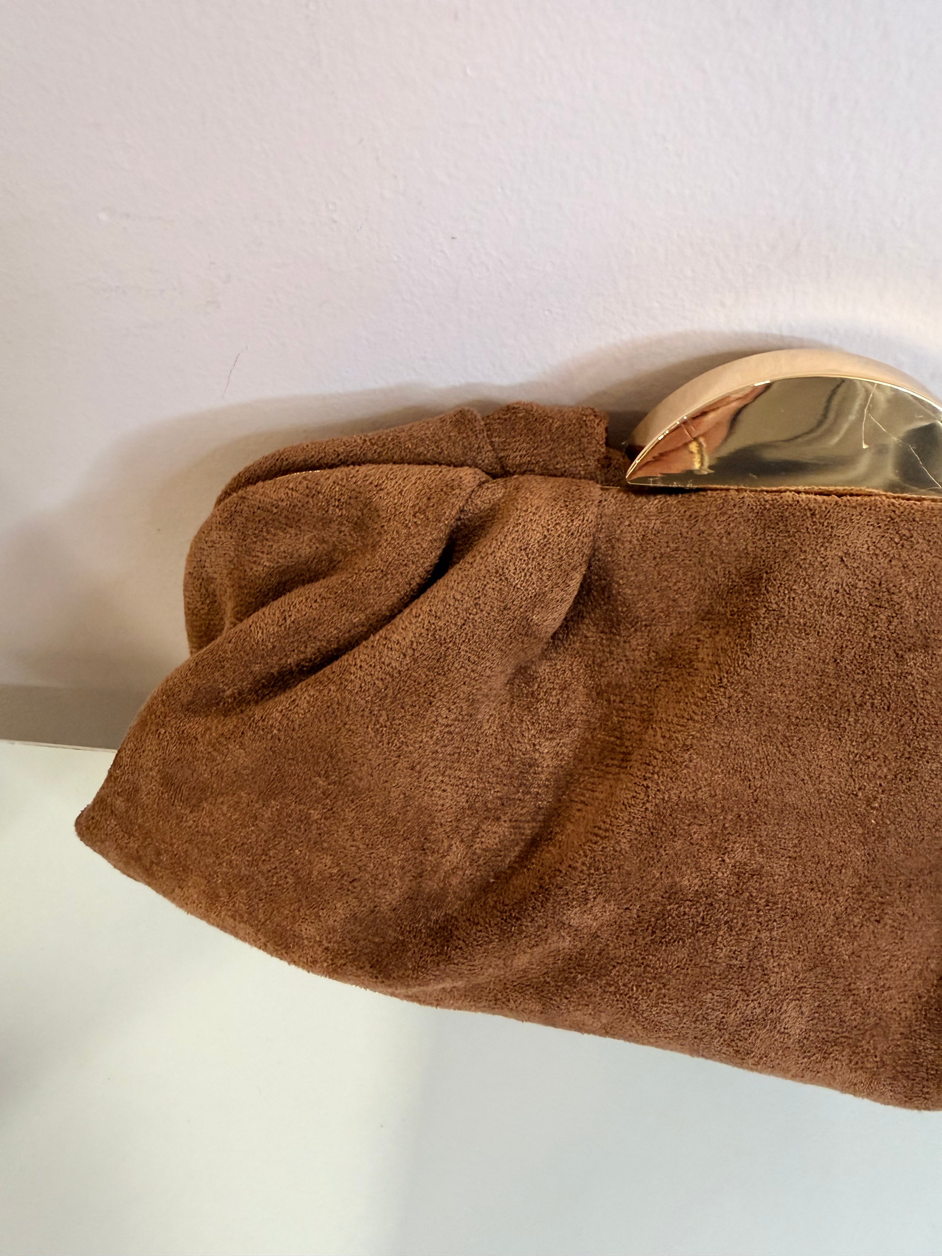 Bolso Petra: Bolso Aterciopelado Elegante para cualquier evento.