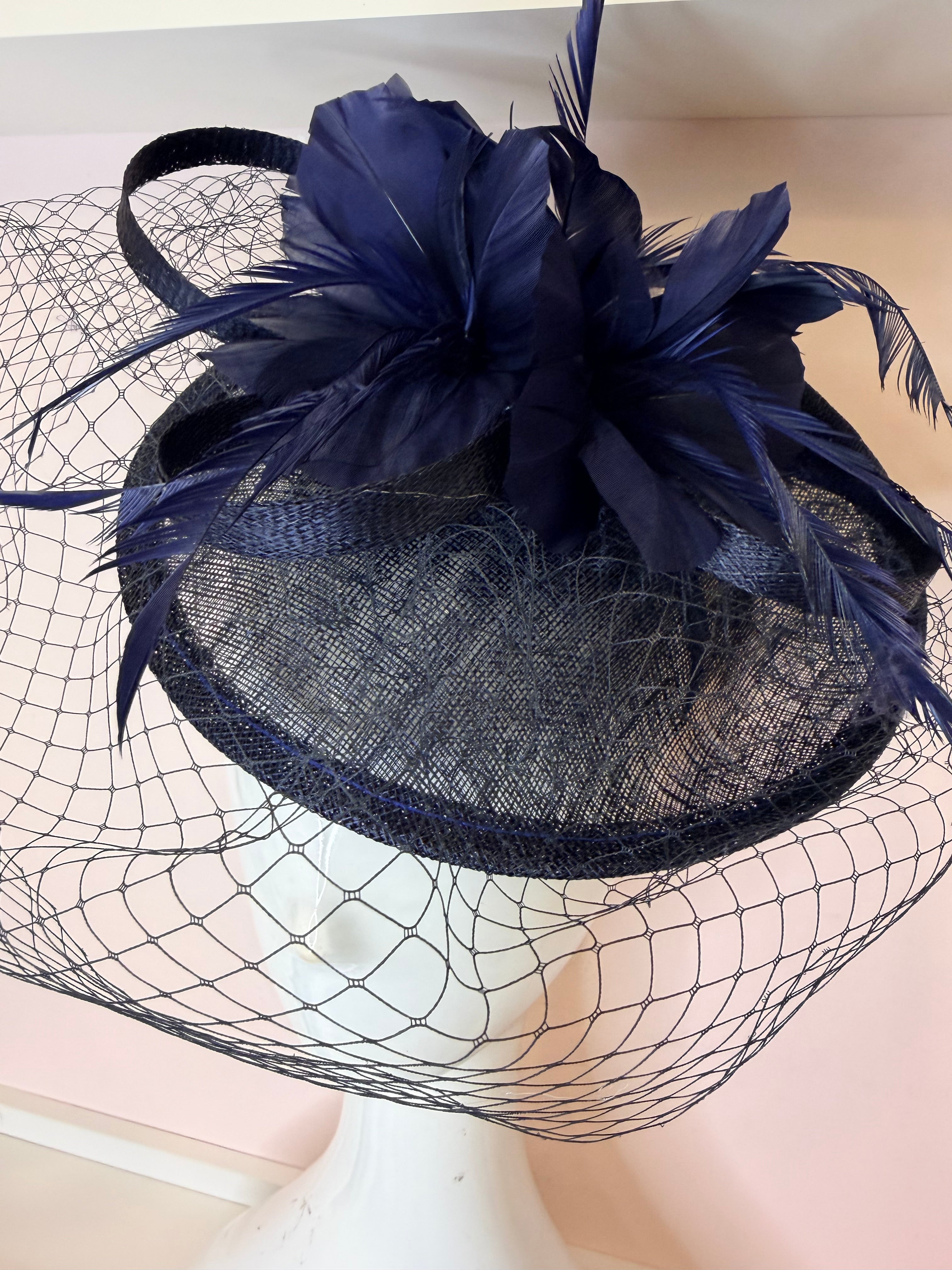 Tocado Acacia: Ideal para Complementar Cualquier Look
