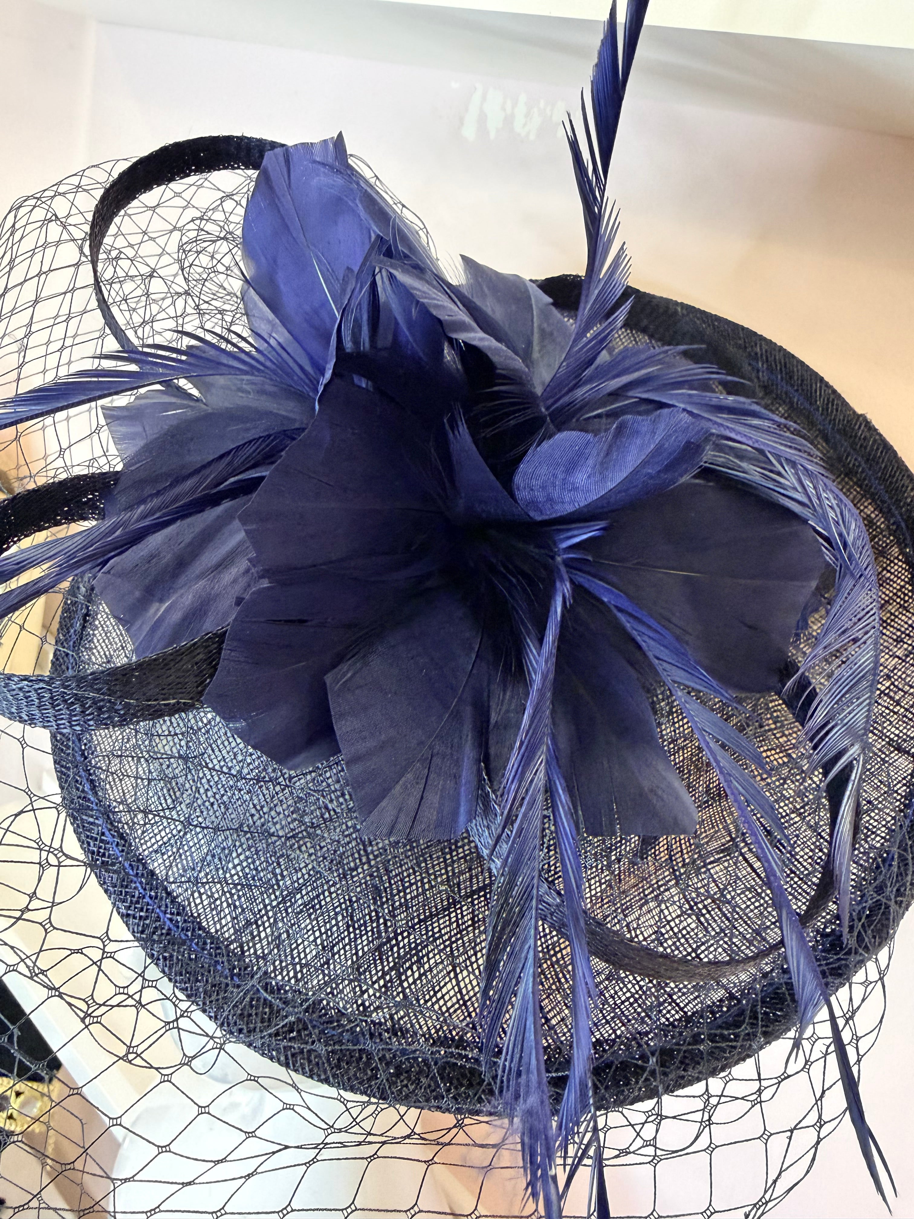 Tocado Acacia: Ideal para Complementar Cualquier Look