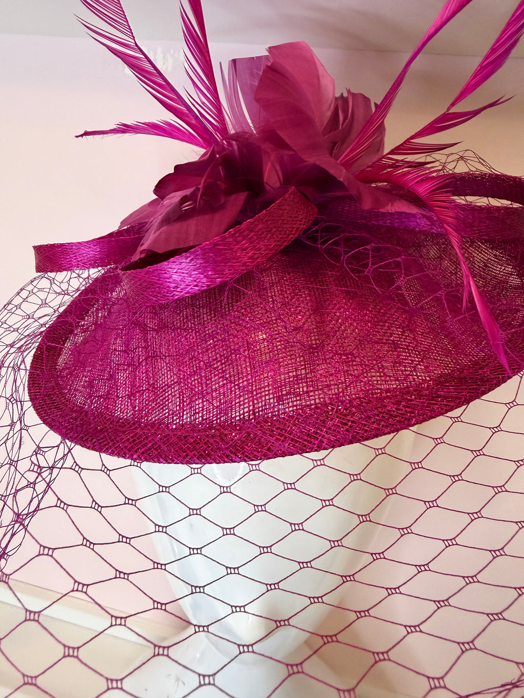 Tocado Acacia: Ideal para Complementar Cualquier Look