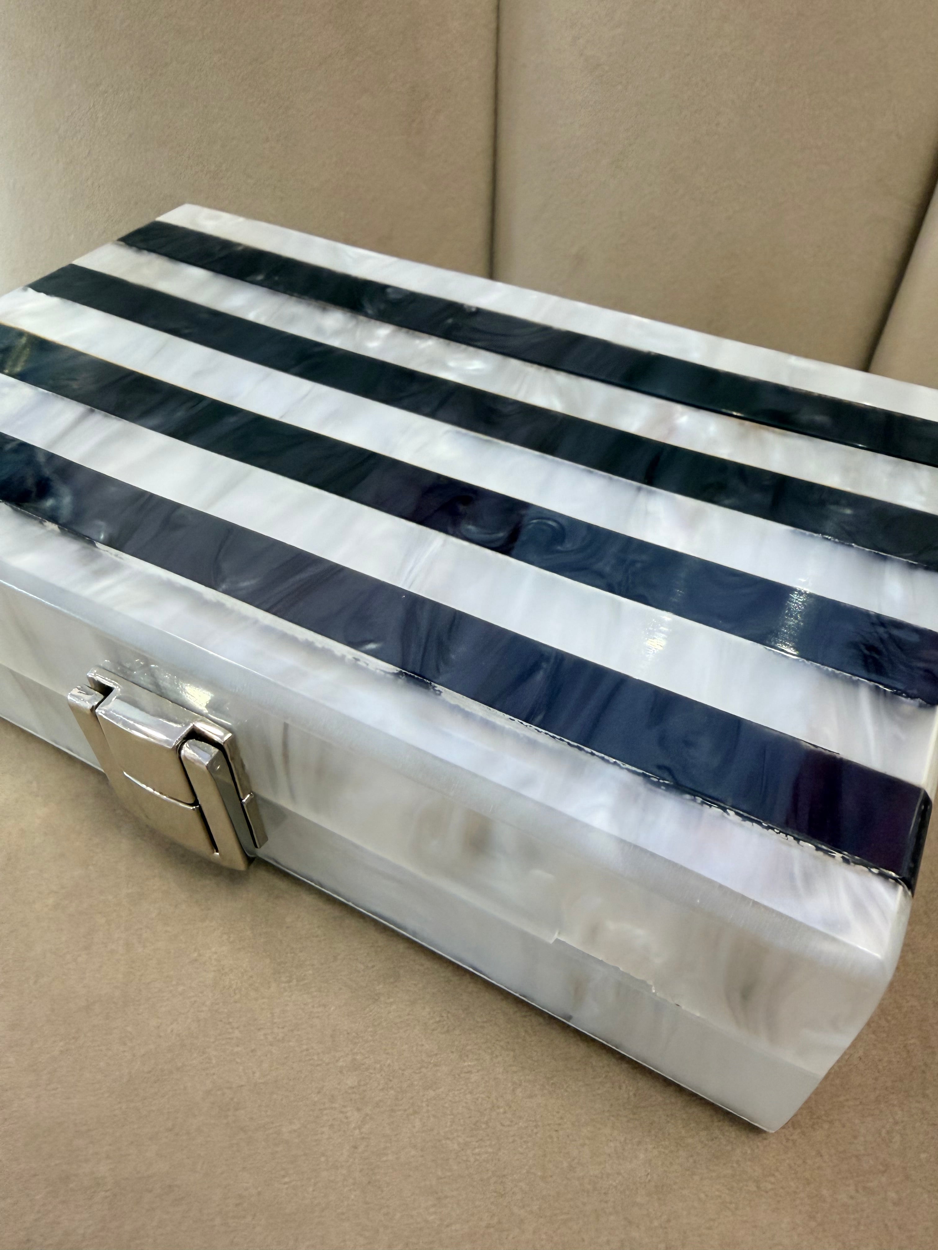 Bolso Celina: Ideal para complementar cualquier Look B/N