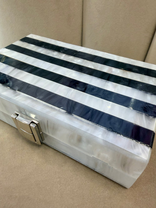 Bolso Celina: Ideal para complementar cualquier Look B/N