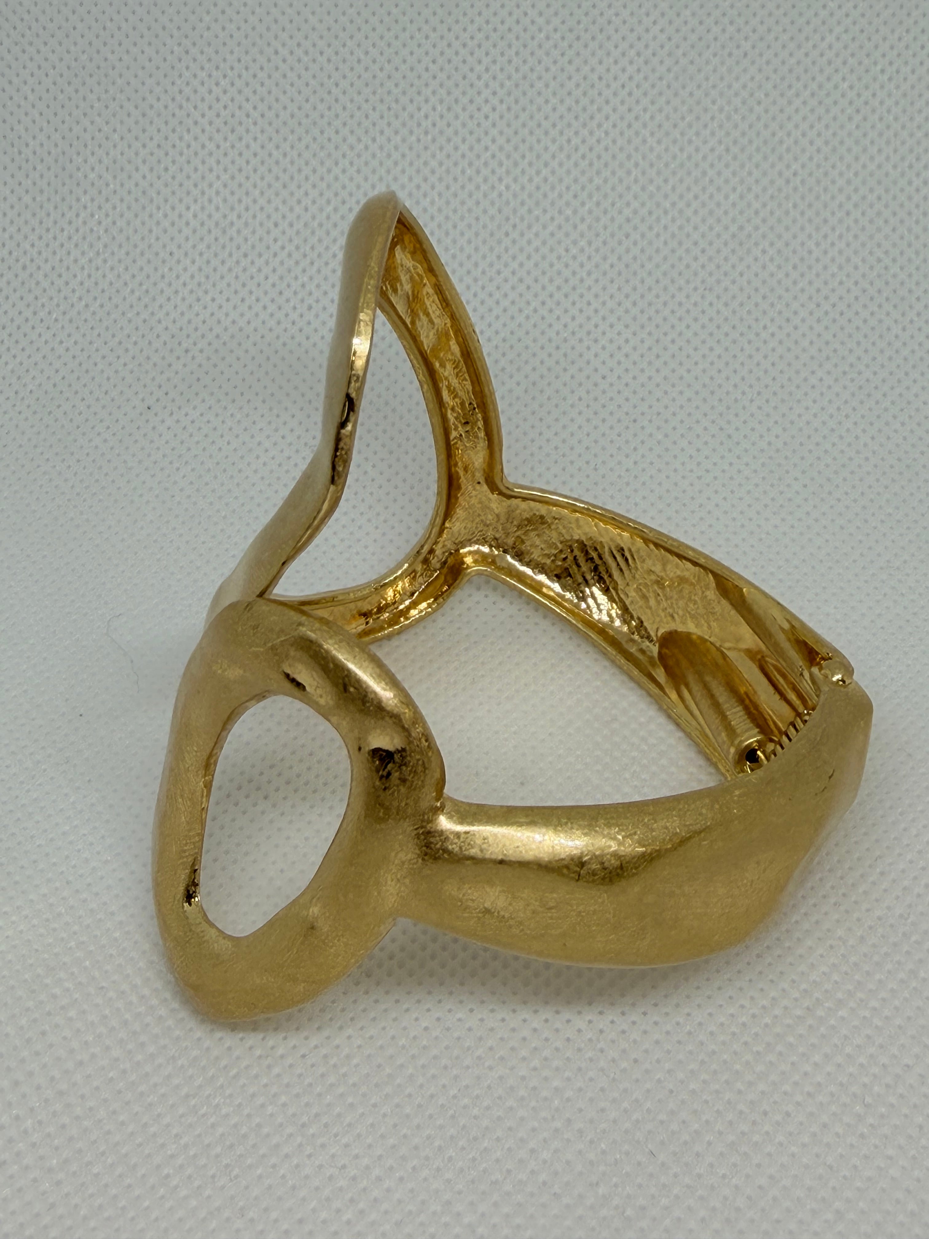 Brazalete Iris: Ideal Para complementar cualquier Look