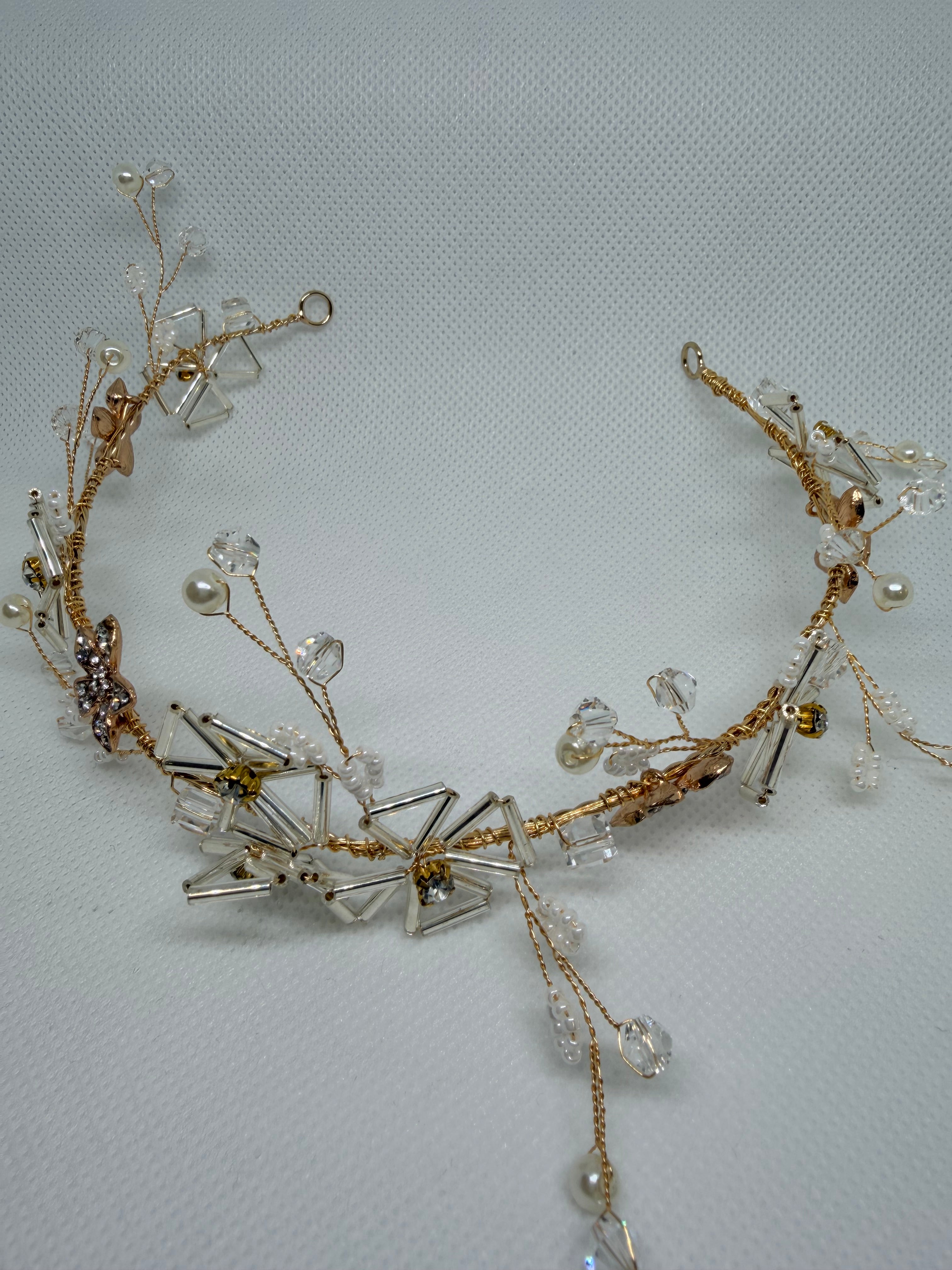 Tiara Jazmín: Tocado ideal para complementar cualquier Look