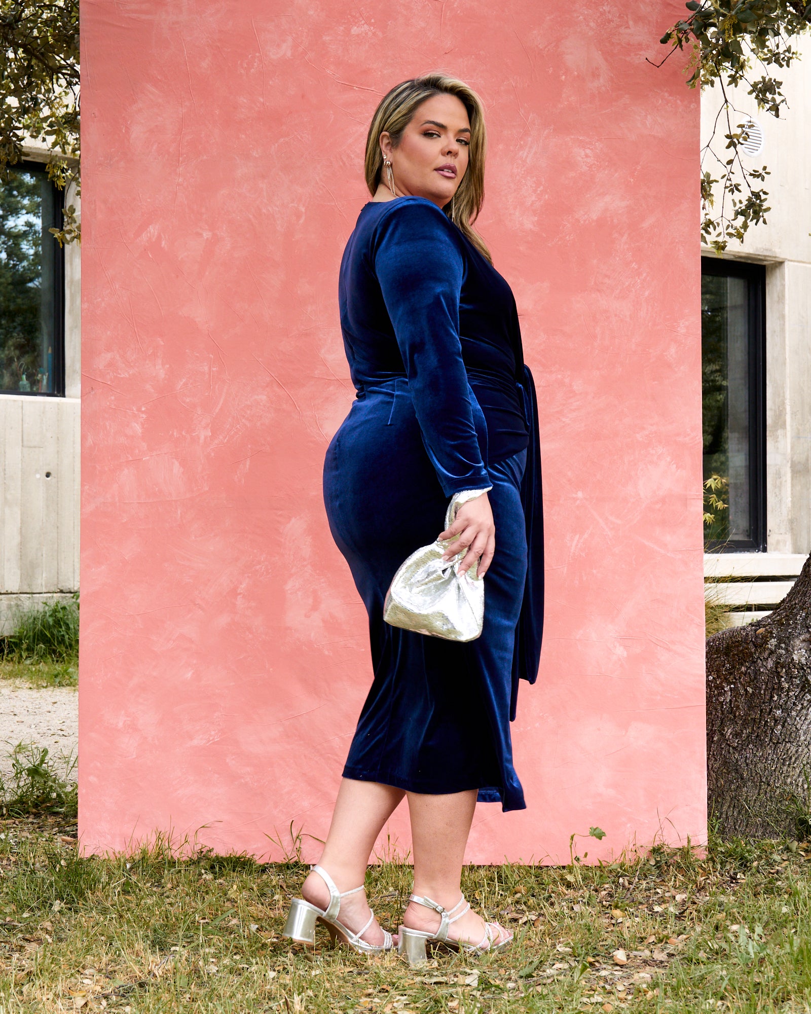 Vestido Dalia: Terciopelo de Alta Calidad