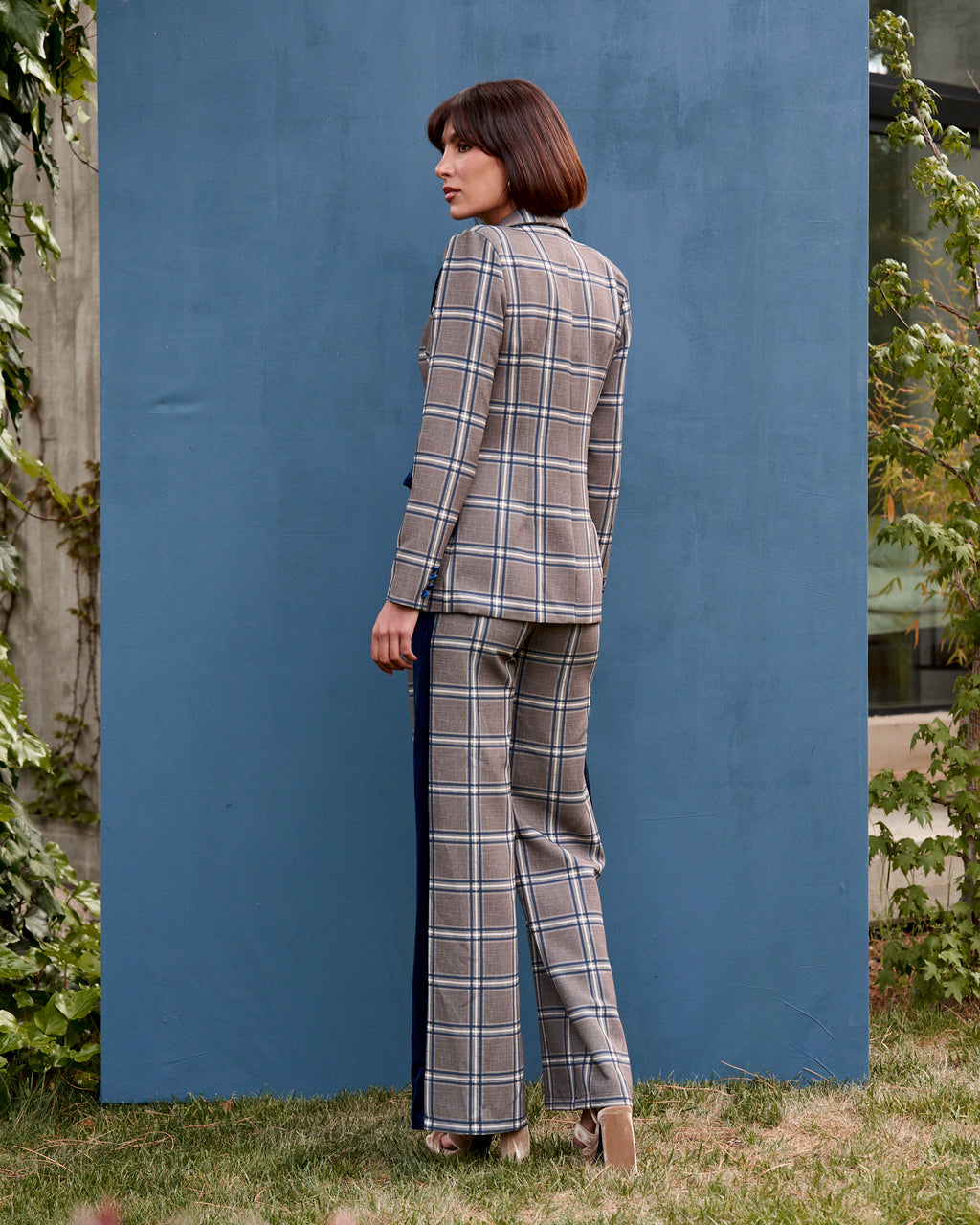 Traje Chart: Traje Con detalles en Terciopelo de Alta Calidad