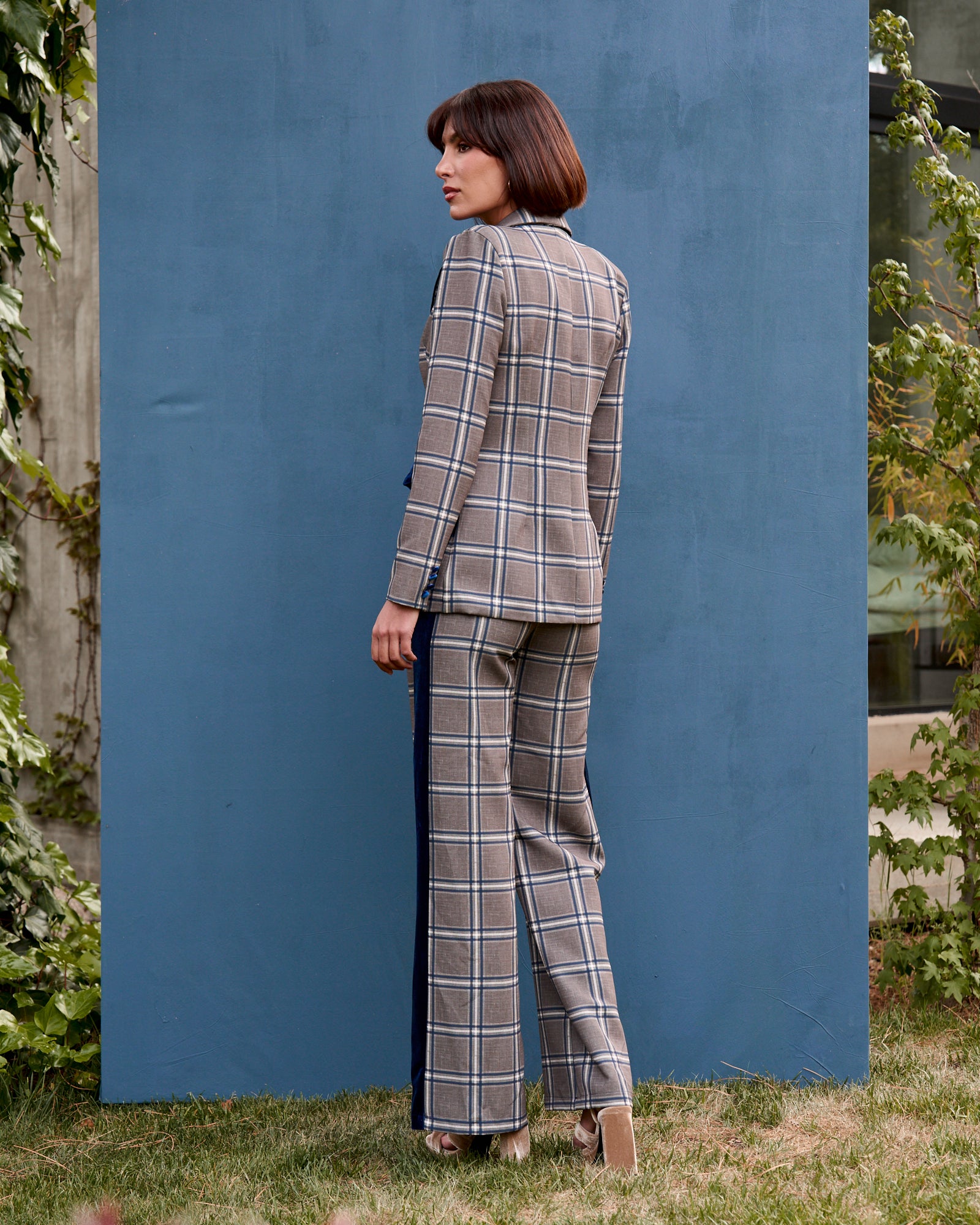 Traje Chart: Traje Con detalles en Terciopelo de Alta Calidad