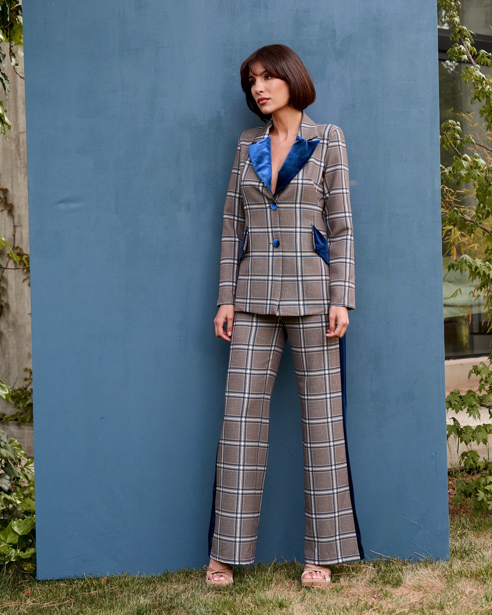 Traje Chart: Traje Con detalles en Terciopelo de Alta Calidad