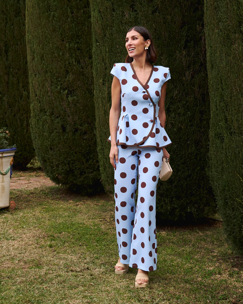 Traje Celia: Conjunto Ideal para Cualquier Ocasión