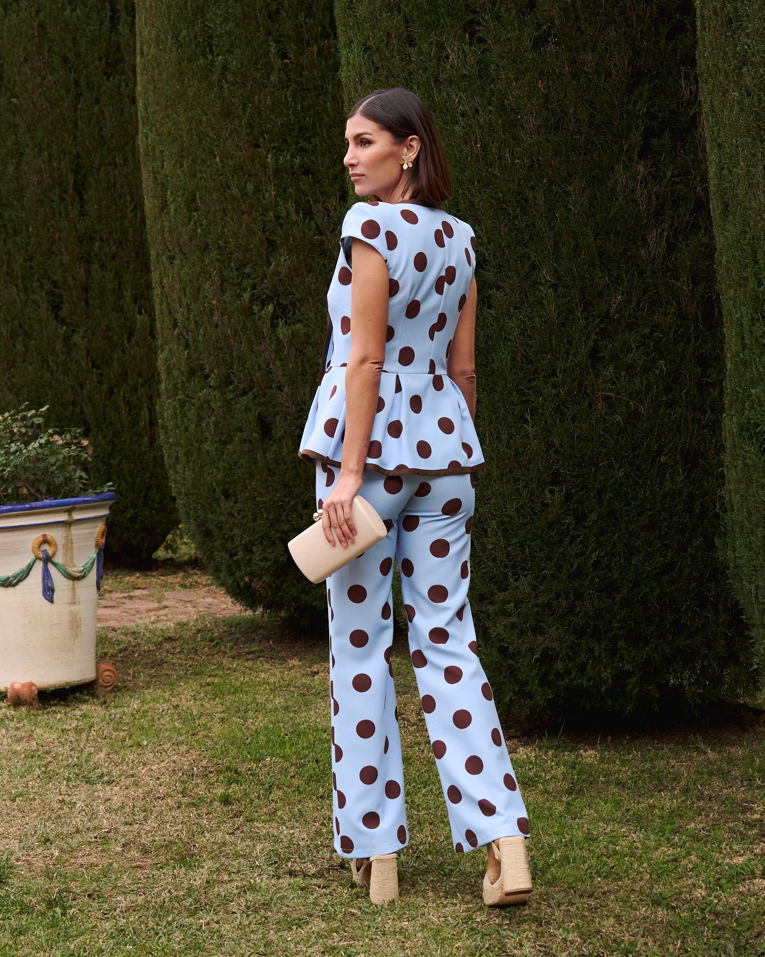 Traje Celia: Conjunto Ideal para Cualquier Ocasión