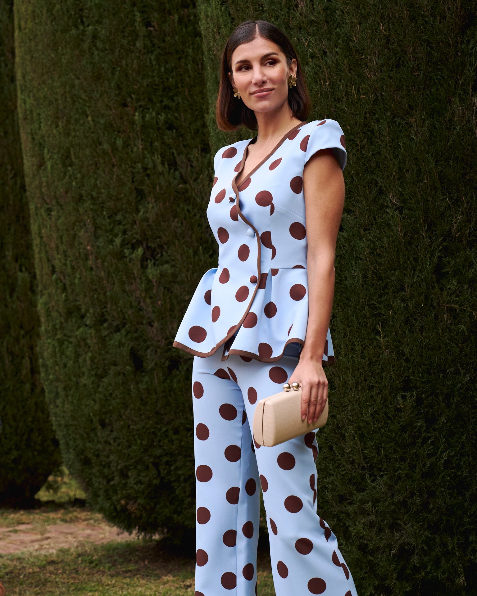 Traje Celia: Conjunto Ideal para Cualquier Ocasión