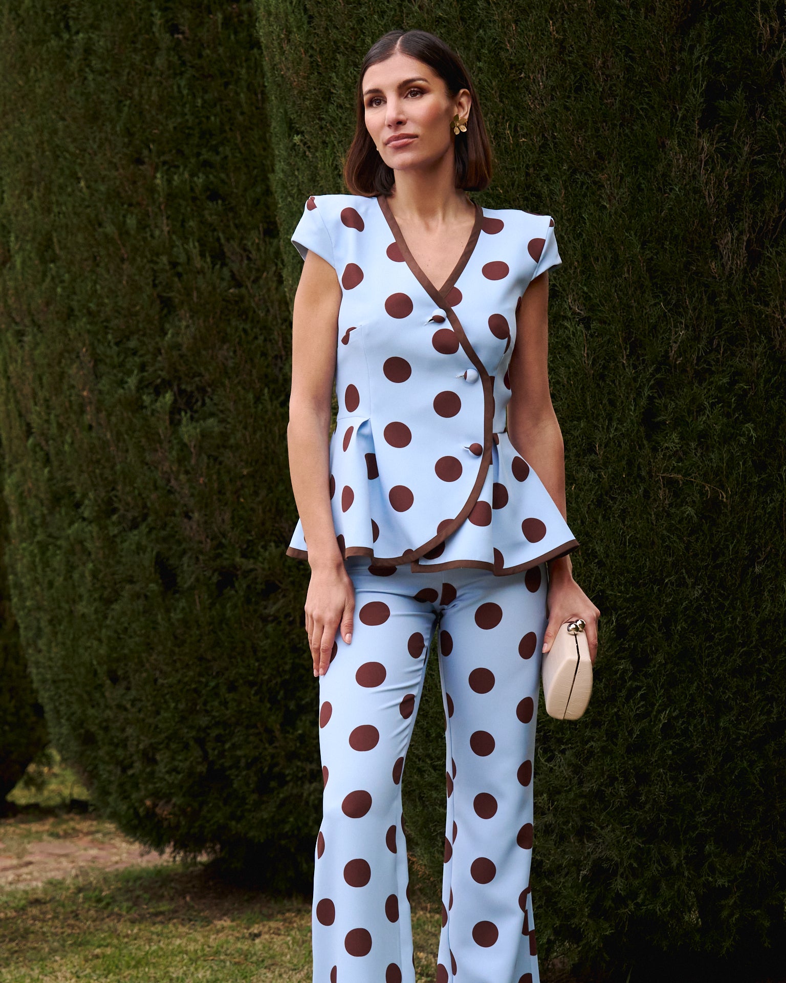 Traje Celia: Conjunto Ideal para Cualquier Ocasión